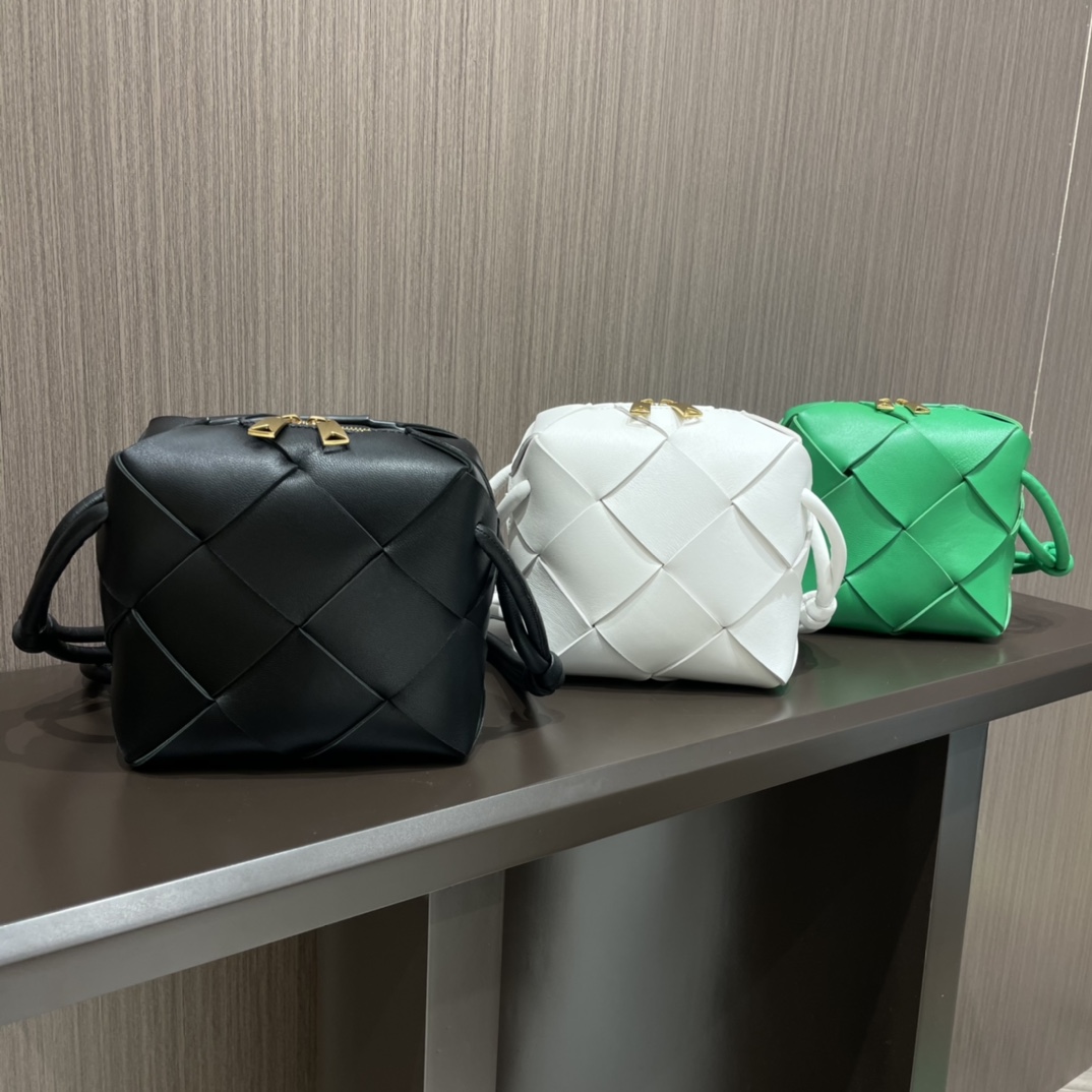Bottega Veneta CASSETTE 14CM 相机包 701915黑色