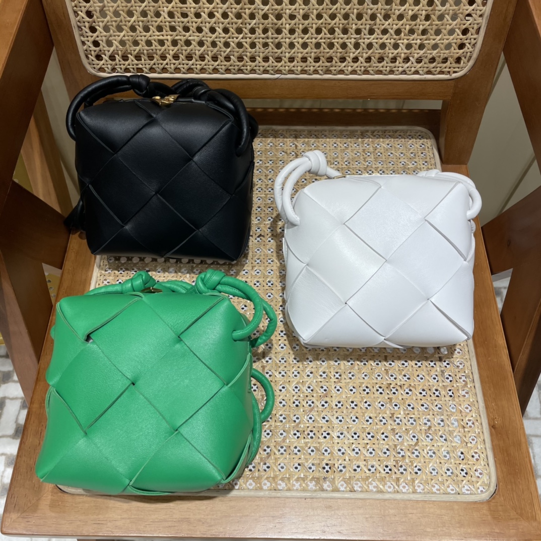 Bottega Veneta CASSETTE 14CM 相机包 701915黑色