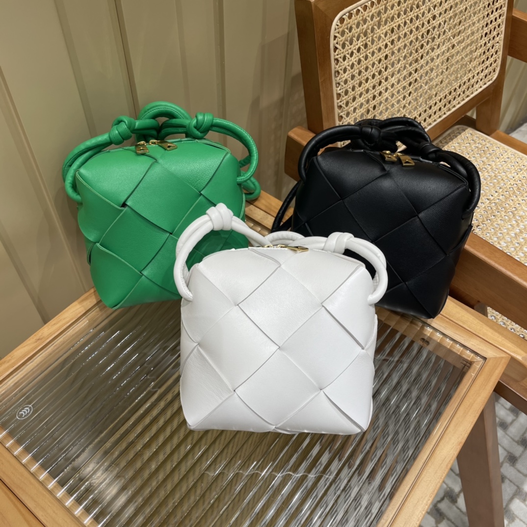 Bottega Veneta CASSETTE 14CM 相机包 701915黑色