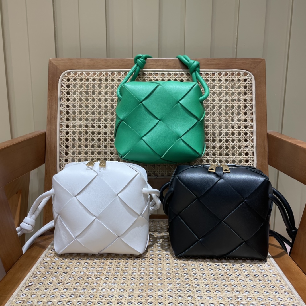 Bottega Veneta CASSETTE 14CM 相机包 701915黑色