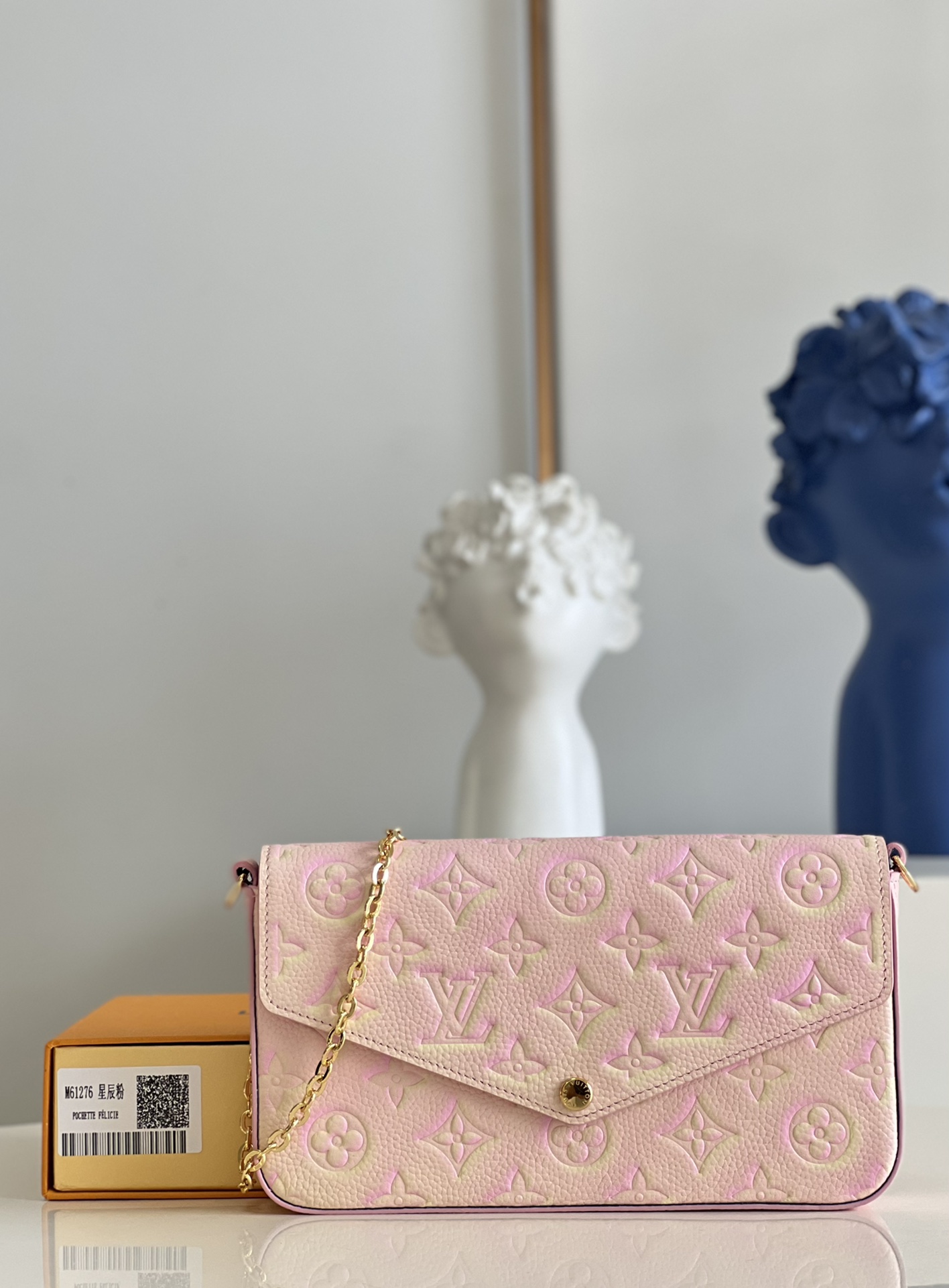 NO:399135,【Exclusive real photo M61276 Star Powder】Felicie three-in-one handbag is elegant and luxurious, with two removable pockets, making it a fashionable choice for carrying and organizing your daily necessities. It is not just a wallet, but it can also be used as a charming handbag or small handbag after removing the gold chain. It can be held with a crossbody and shoulder. Size 21x11x2cm Z., LV [original leather], louis vuitton19860909【独家实拍M61276星辰粉】Felicie三合一手袋优雅华贵,内含两个可脱卸口袋,是携带整理您的日常用品的时尚之选.它不仅仅是款钱夹,除去金色链条后,它还可以用作迷人的手包或小型手袋 可斜挎手拿肩背.尺寸21x11x2cm Z.,LV【原厂皮】,louis vuitton,Bag