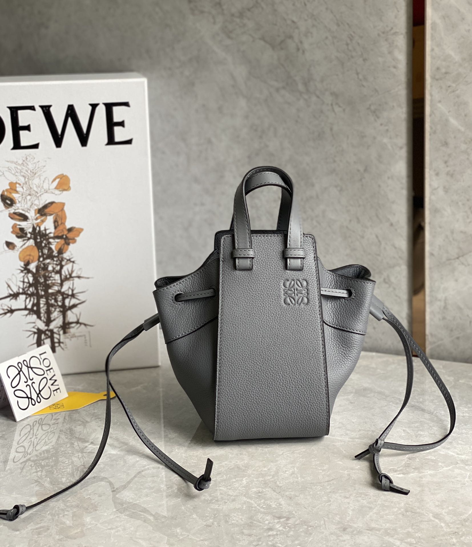 LOEWE罗意威 Mini Hammock bag 吊床包 0501沥青灰