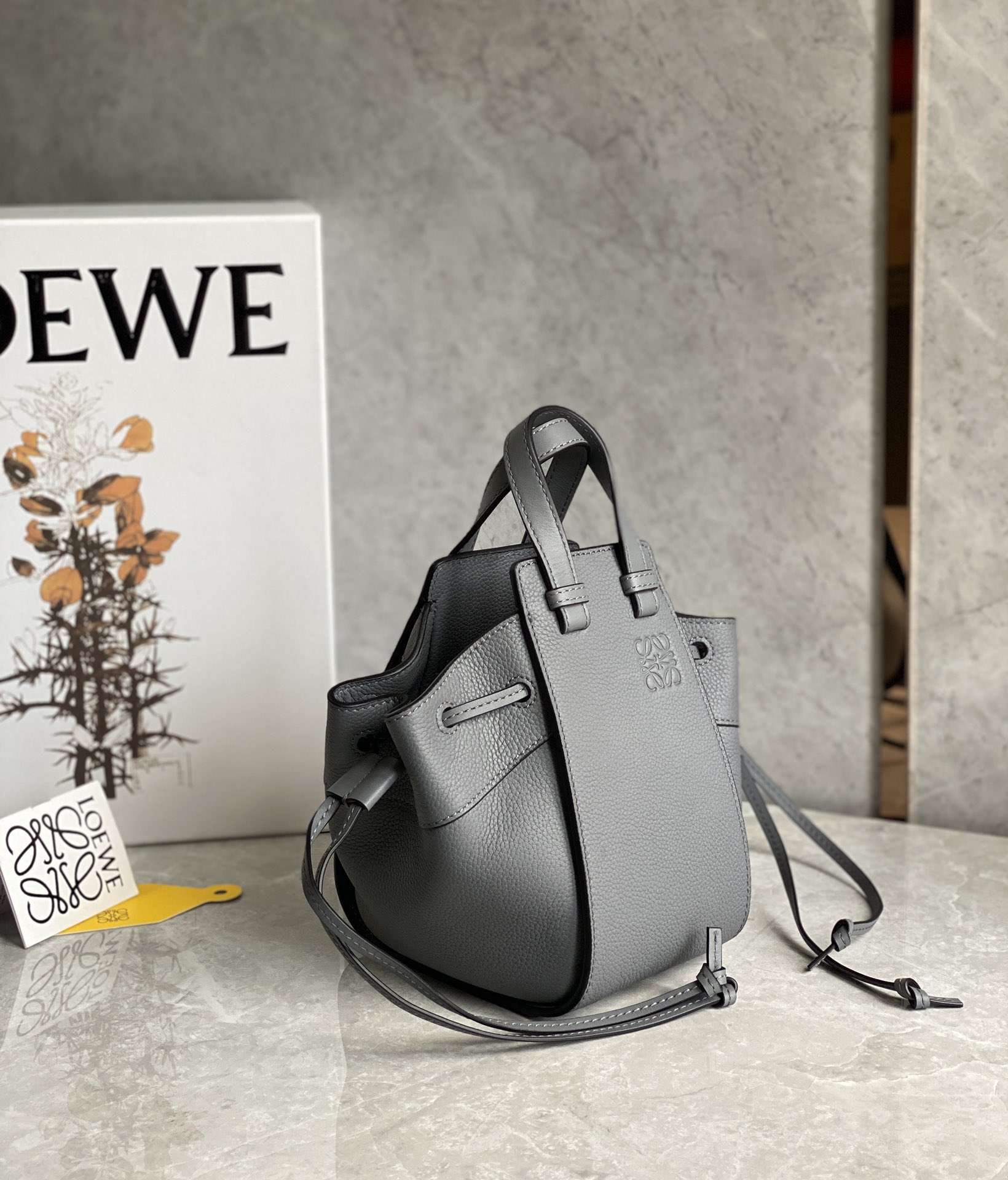 LOEWE罗意威 Mini Hammock bag 吊床包 0501沥青灰