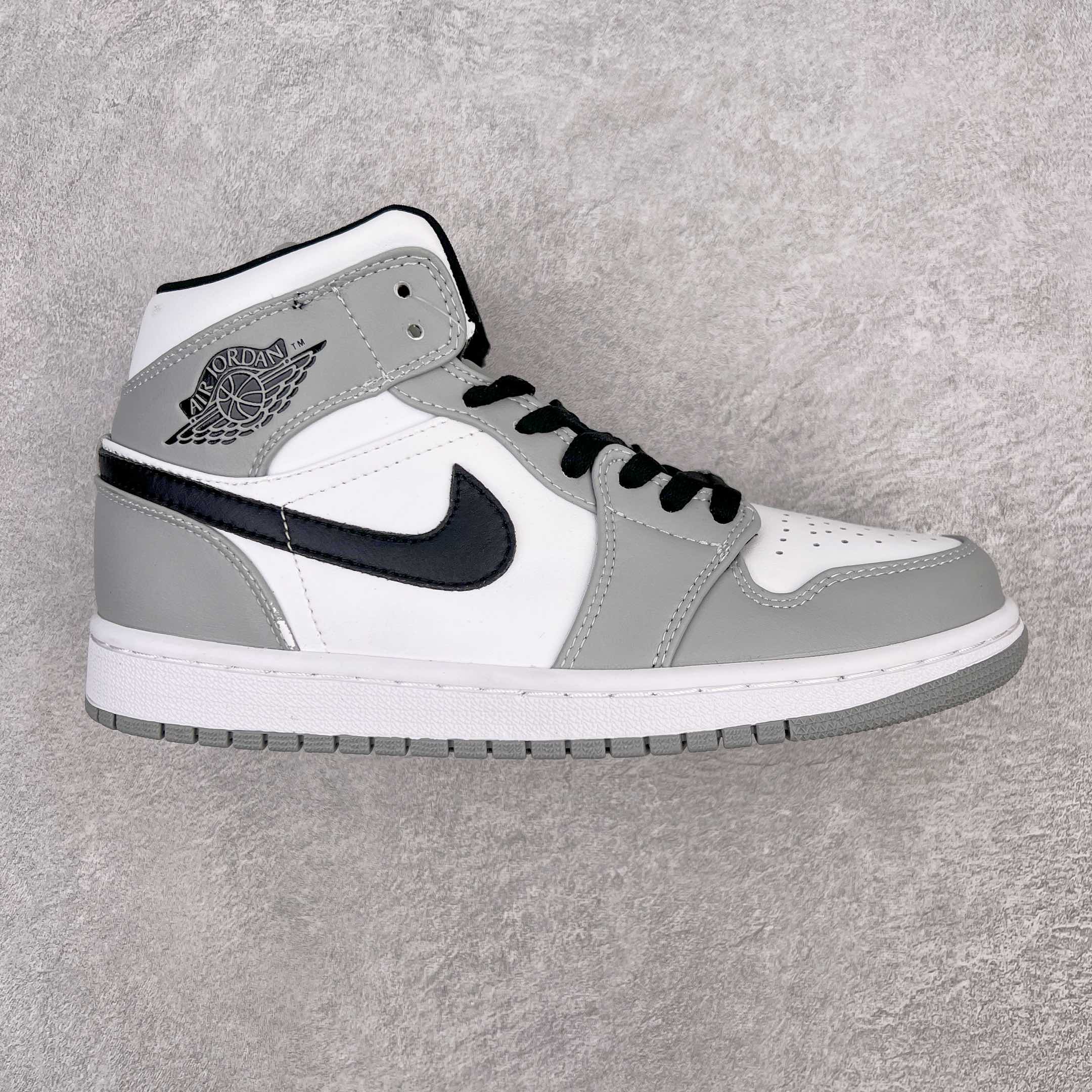 G0 Air Jordan AJ1 MID 中帮系列 原厂内置全掌气垫 A模大底 头层小牛皮 鞋舌AJ原厂专用牛津布+AJ专用反口珍珠布+原厂无杂质高弹内里海棉 特殊封边弹力鞋带 全网唯一头层牛皮 原鞋开模 拒绝公底 购置公司同步原材料 都有细节还原95%全网最高版本 原汁原味 忠于原版