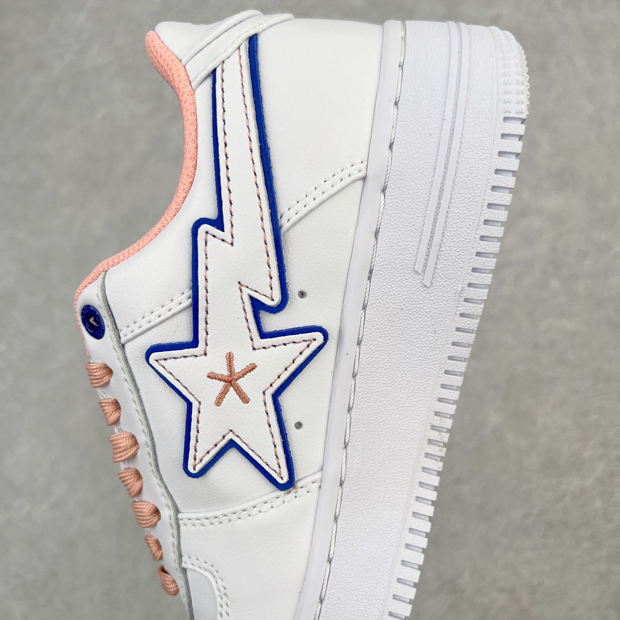 图片[7]-＃C版纯原 Bape Sta To Low 明星同款 猿人头经典漆皮低帮运动休闲板鞋 全套原纸板楦头开发 确保原汁原味 市场最完美低趴版型 一比一鞋头弧度高度鞋身弧度 外贸平台指定订单 匠心打造 开发时长超过半年 独家私模磨具冲刀加持 原厂特供皮料光泽色卡零偏差 内里均采用市场最好的超软原厂填充棉 原数据进口机台高频印压LOGO 最高QC检验标准 控制溢胶瑕疵 深浅定位均保持zp一致 中底嵌入Ortholite缓震材质 全套原包装 包含猿人logo 定制防尘袋 尺码：36 36.5 37 38 38.5 40 40.5 41 42 42.5 43 44 44.5 45 46-选品中心