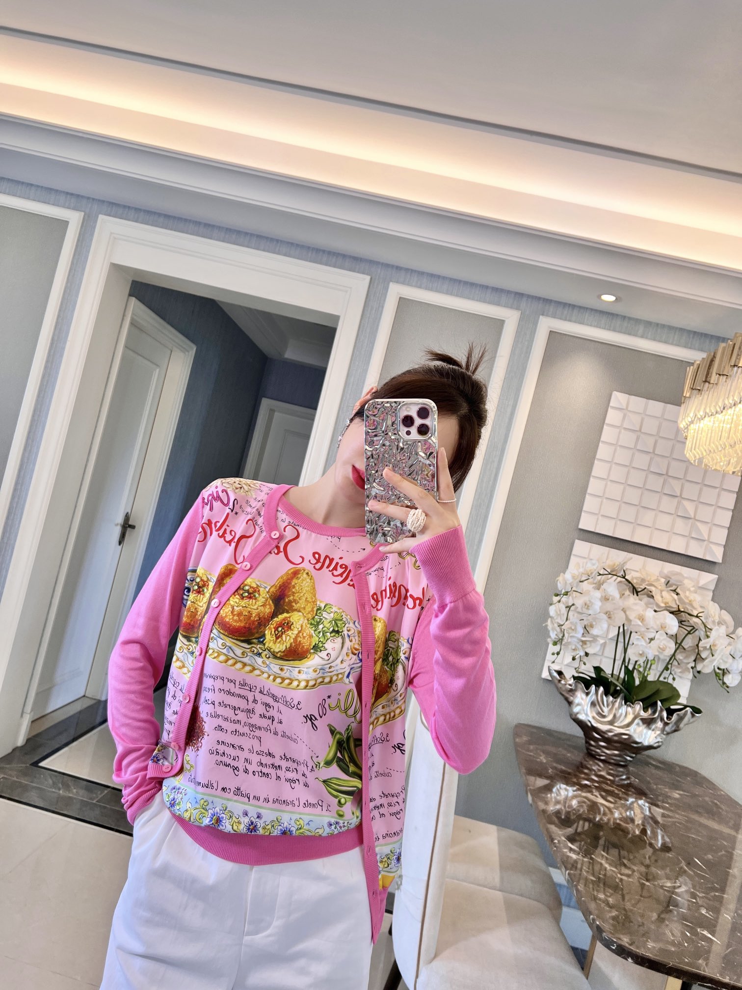 NO:315894,New high-end version!  Silk twill fabric!  Conseni high-end silk yarn!  We don't do bad things!  All raw materials are the highest-end and top-notch!  The color is also invincible!  Spot 36-38-40-42 cardigan, real silk, alexander wang19860909新品高版本！真丝斜纹绸面料！康赛妮高端真丝纱线！我们不做差的东西！所有原材料都是用最高端最顶级的！颜色也是无敌粉嫩！现货36-38-40-42开衫,,real silk,alexander wang,Women's clothing