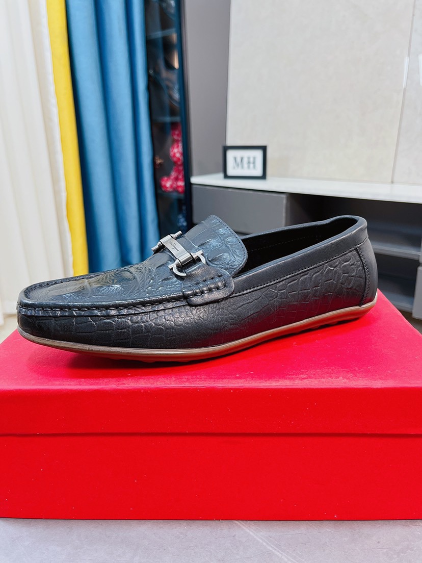 I0 Ferragamo菲拉格慕爆款原版开模，进口高端头层牛皮，奢华真皮内里纹路很清优质防水防滑耐磨大底高品质低价位，真正的纯手工制作码米38-44