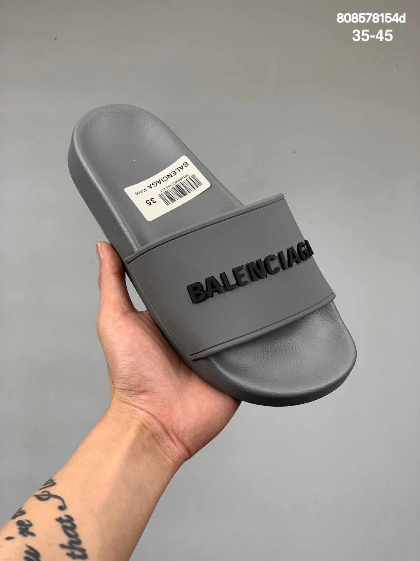 本地
Balenciaga 巴黎世家拖鞋 原鞋购入开发 官方正确版 原装级头层牛皮  1:1裁剪 凹凸感明显 原版一致细节 全码齐全
尺码：35-45
编码:808578154d