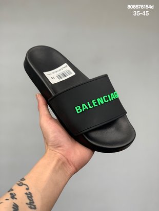 本地
Balenciaga 巴黎世家拖鞋 原鞋购入开发 官方正确版 原装级头层牛皮  1:1裁剪 凹凸感明显 原版一致细节 全码齐全
尺码：35-45
编码:808578154d
