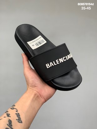 
Balenciaga 巴黎世家拖鞋 原鞋购入开发 官方正确版 原装级头层牛皮  1:1裁剪 凹凸感明显 原版一致细节 全码齐全
尺码：35-45
编码:808578154d
