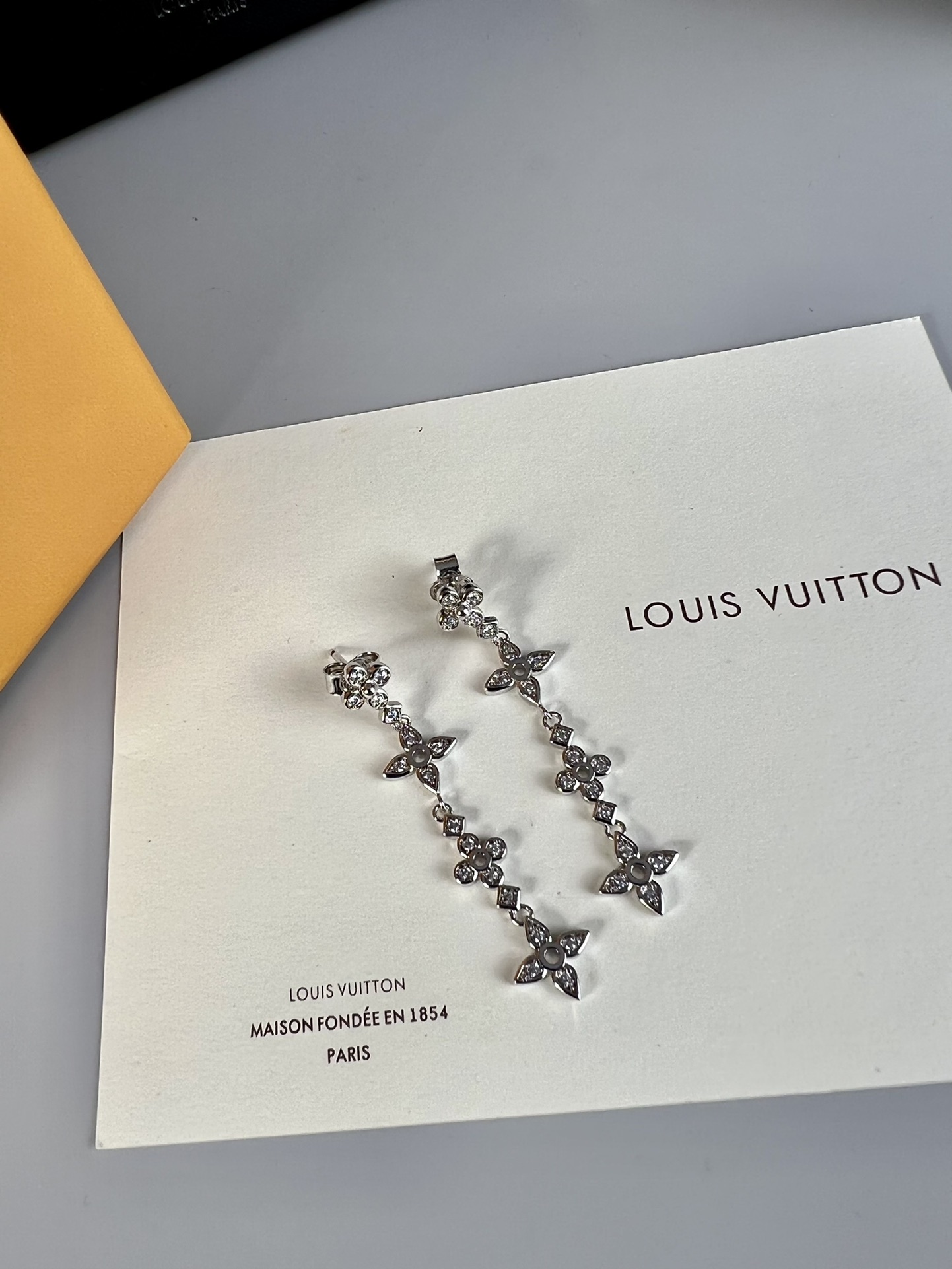 LV 耳钉