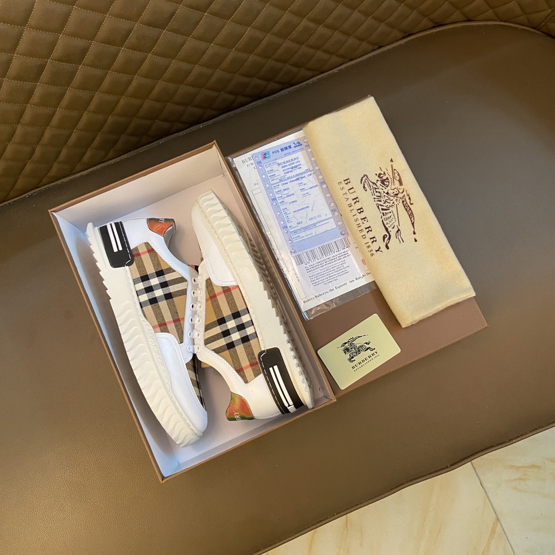 I5 巴宝莉 Burberry 经典休闲鞋2022休闲运动男鞋，懒人套脚板鞋 帆船鞋 全新米兰时装时尚的设计，完美做工，原版复刻 霸气花纹 材质：头层磨砂牛皮柔软舒适，羊皮鞋垫，适合户外青年跑步户外司机驾车鞋 套脚方便 懒人乐福首选原版橡胶耐磨大底，男鞋