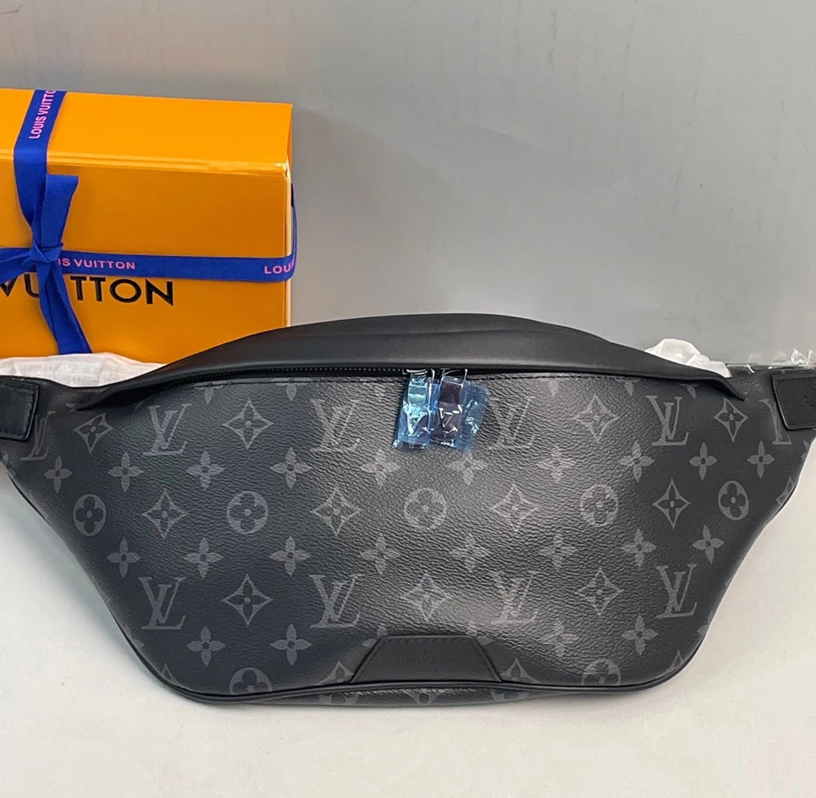 Louis Vuitton LV Discovery Belt Bags & Fanny Packs Men Monogram Canvas Fashion Casual M46035