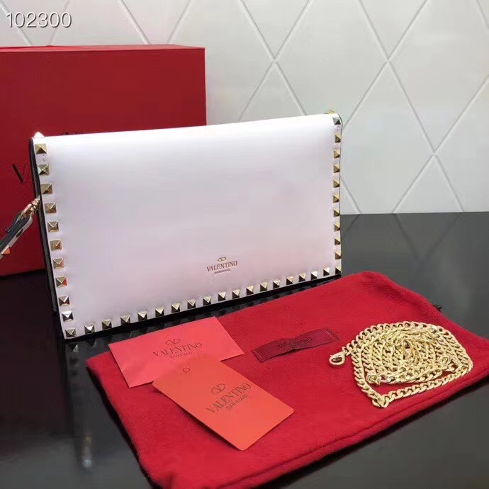 772#Valentino Garavani Rockstud 采用进口牛皮手拿包🌟🌟🌟铂金后处理铆钉和