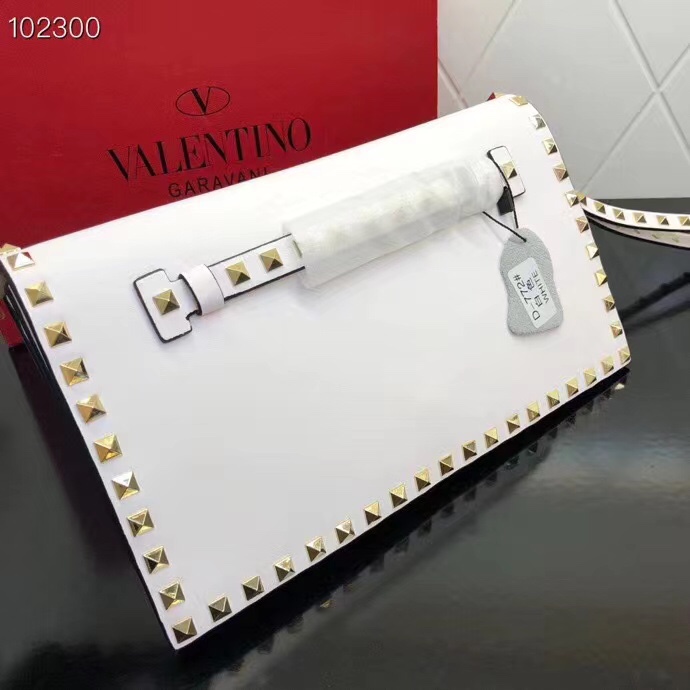 772#Valentino Garavani Rockstud 采用进口牛皮手拿包🌟🌟🌟铂金后处理铆钉和