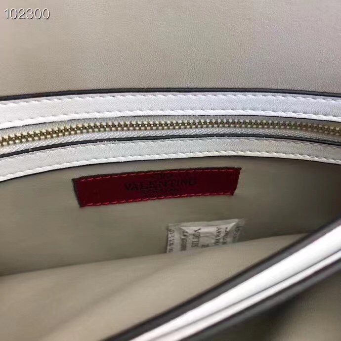 772#Valentino Garavani Rockstud 采用进口牛皮手拿包🌟🌟🌟铂金后处理铆钉和