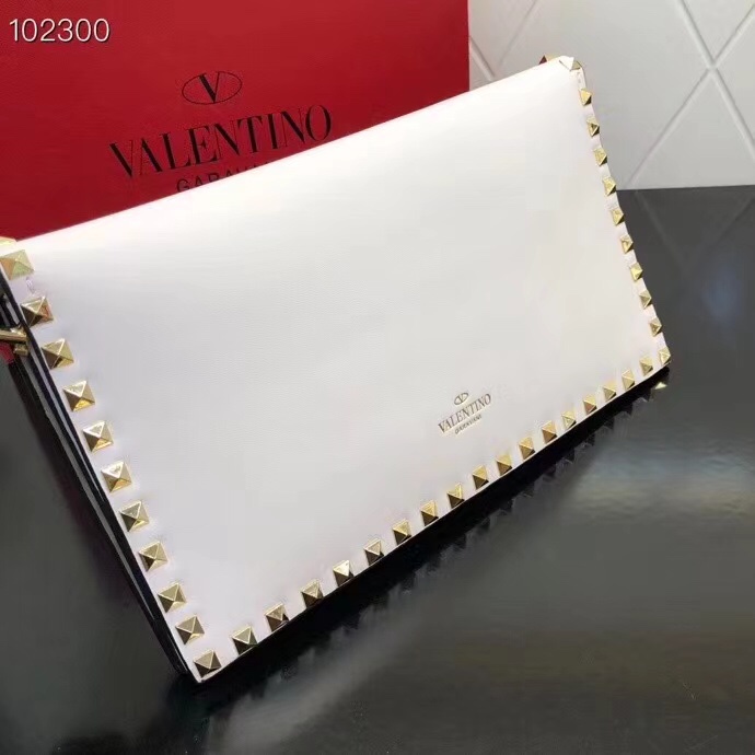 772#Valentino Garavani Rockstud 采用进口牛皮手拿包🌟🌟🌟铂金后处理铆钉和
