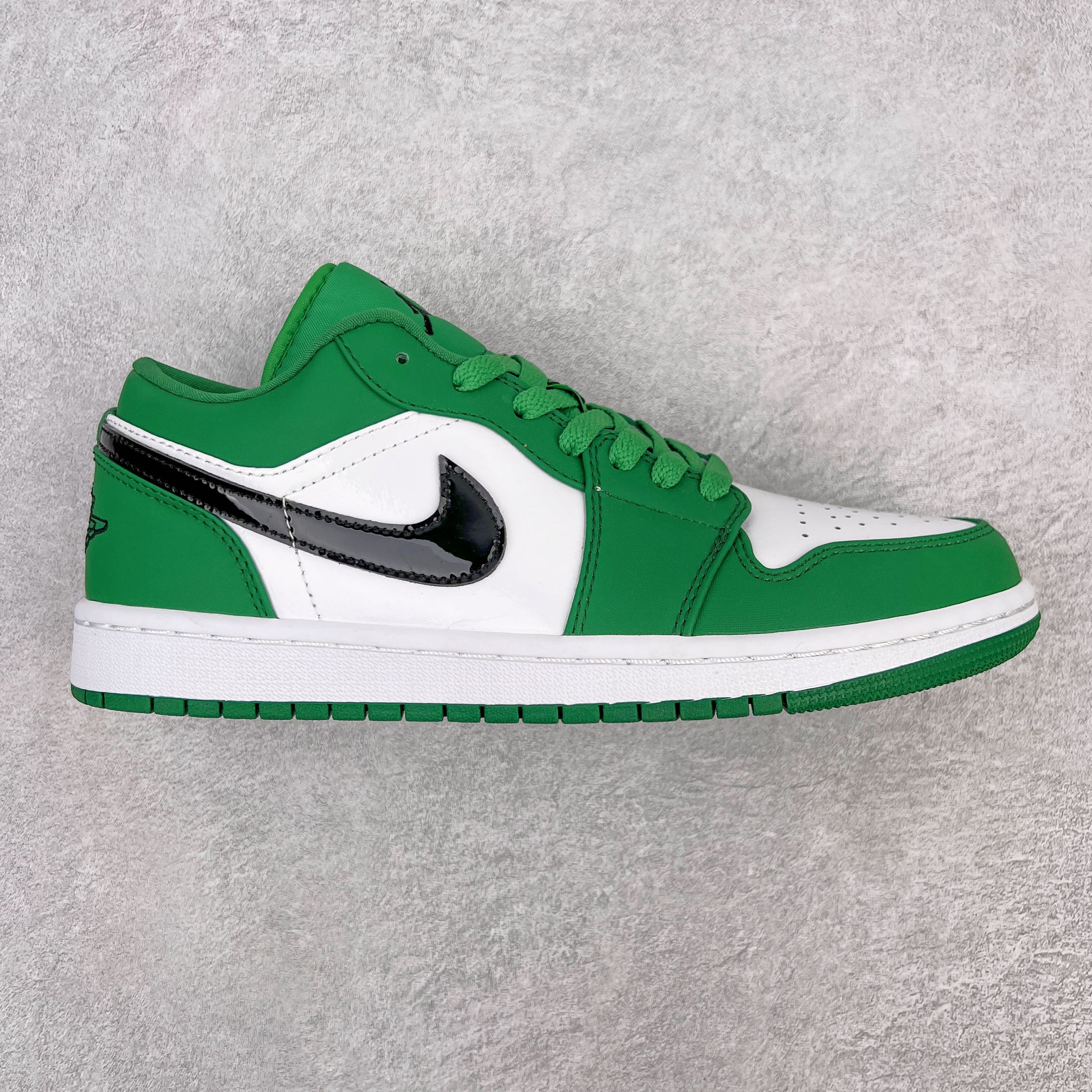 G0 Air Jordan AJ1 Low 低帮系列 原厂内置全掌气垫 A模大底 头层小牛皮 鞋舌AJ原厂专用牛津布+AJ专用反口珍珠布+原厂无杂质高弹内里海棉 特殊封边弹力鞋带