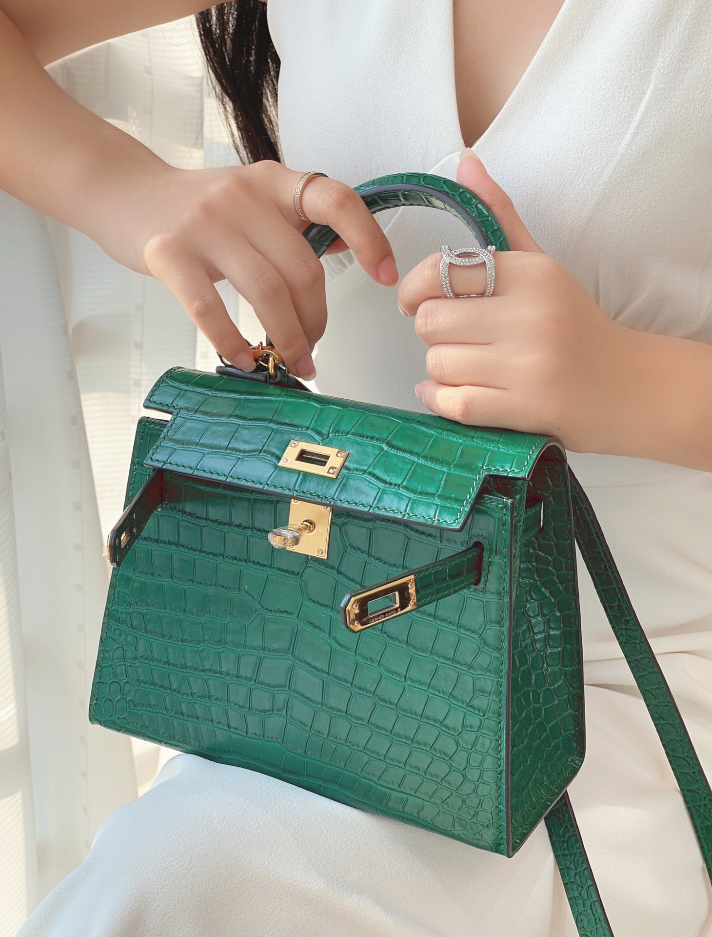 Jacquemus Classic Handcrafted Luxury Leather Shoulder Bag Ref.5CA1F137