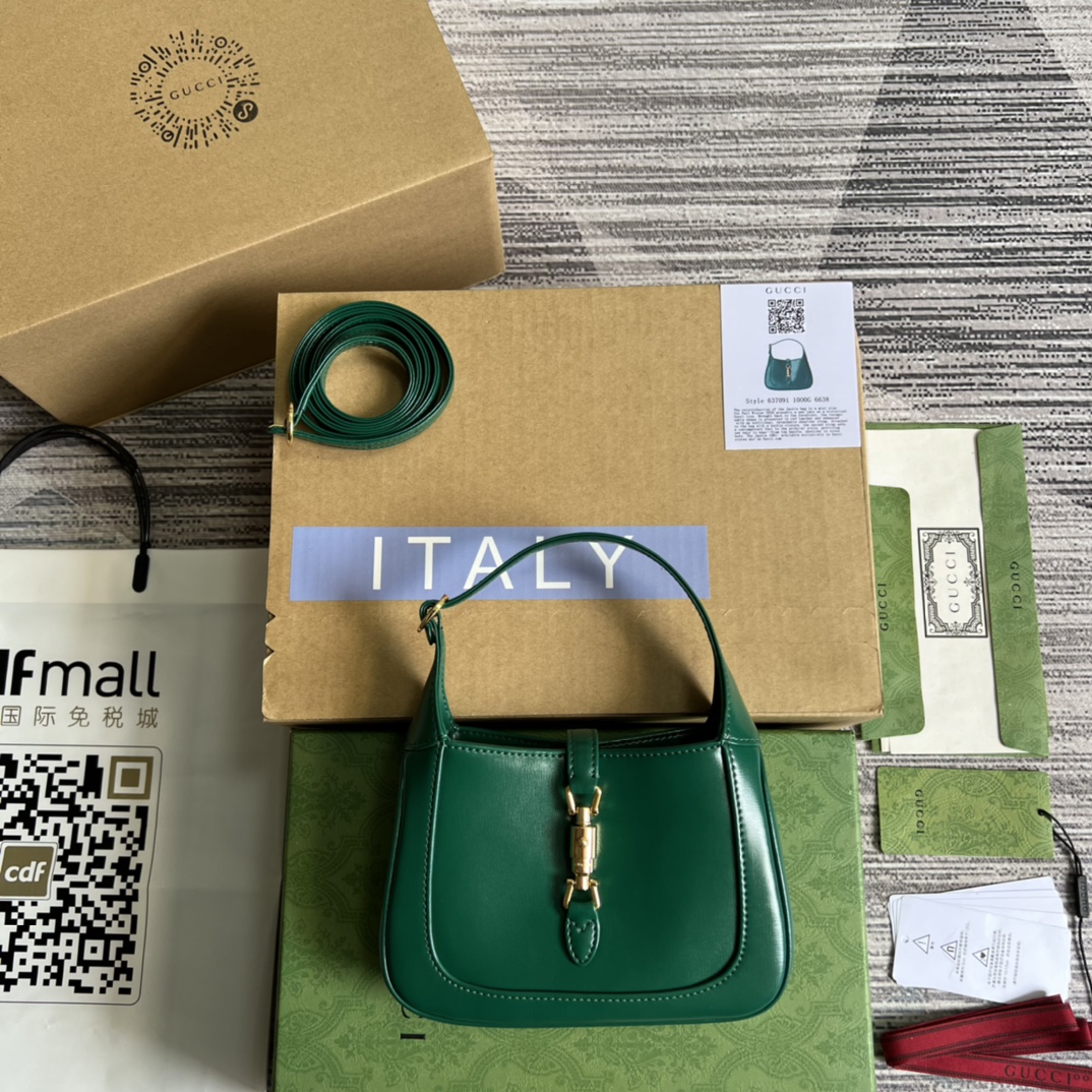 GUCCI 🔥Новая абноўленая версія GG Jackie падпахавая сумка
Jackie, якая гарыць ужо больш за паўгода, да гэтага часу не страціла папулярнасці
Усе буйныя брэнды па чарзе выпускаюць падпахавыя сумкі
Відаць, наколькі высокая мода на іх
Падпахавыя сумкі існуюць яшчэ з мінулага стагоддзя
Яны дайшлі да нашых дзён і ўжо сталі класікай
Падпахавая сумка GG можа стаць легендай, на плячы яна зробіць вас вар'ятам
Абавязковая пакупка гэтага года, вы проста абавязаны яе мець
Колер: зялёны
Мадэль: 637091
Памеры: 19x13x3cm
778868021