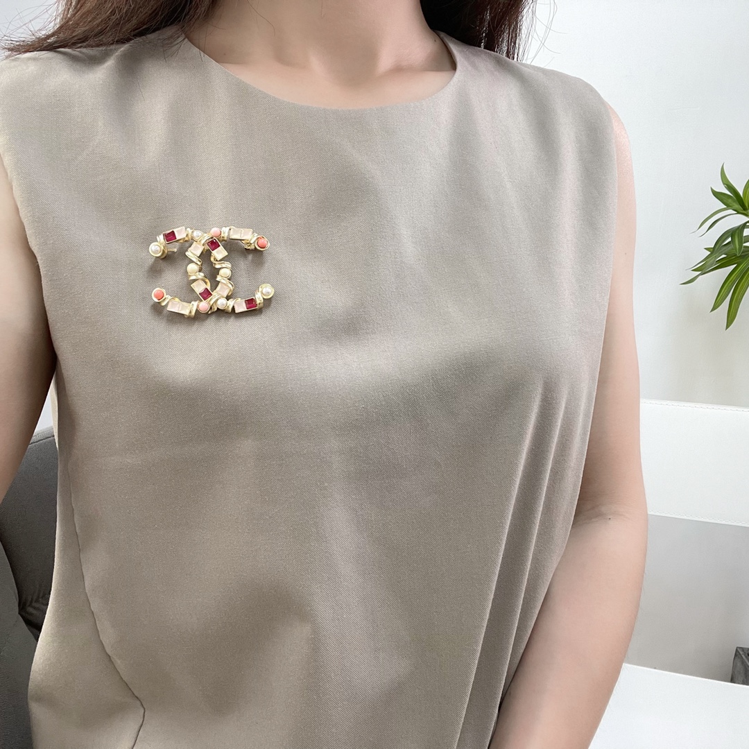 新款☑️CHANEL香奈儿双c方钻粉珍珠胸针