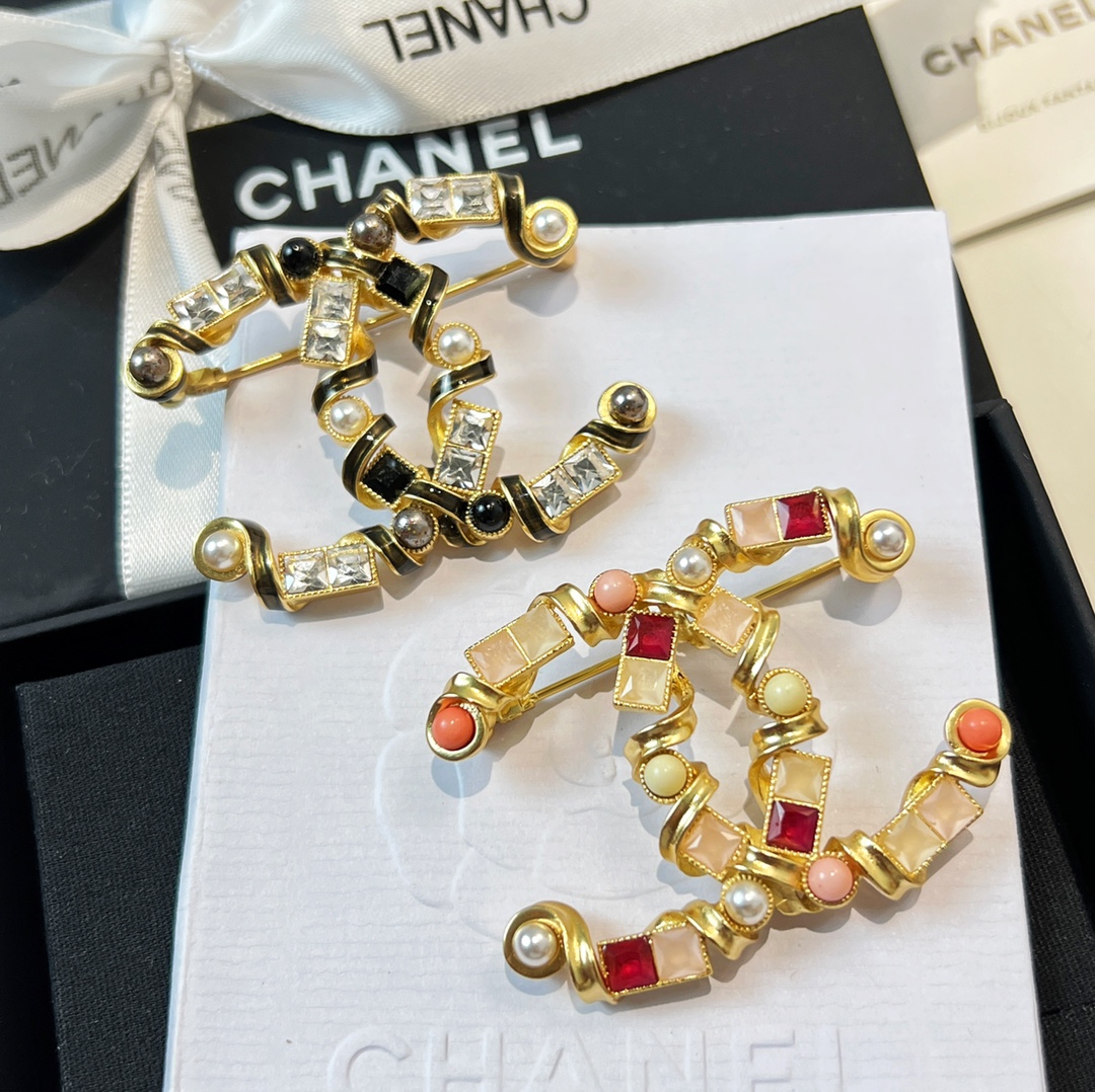 新款☑️CHANEL香奈儿双c方钻粉珍珠胸针