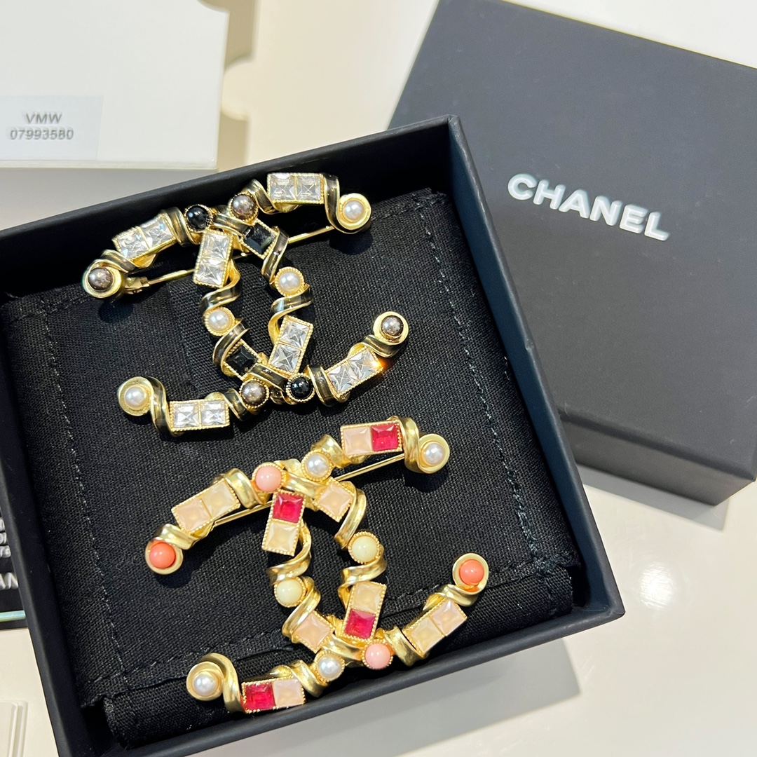 新款☑️CHANEL香奈儿双c方钻粉珍珠胸针