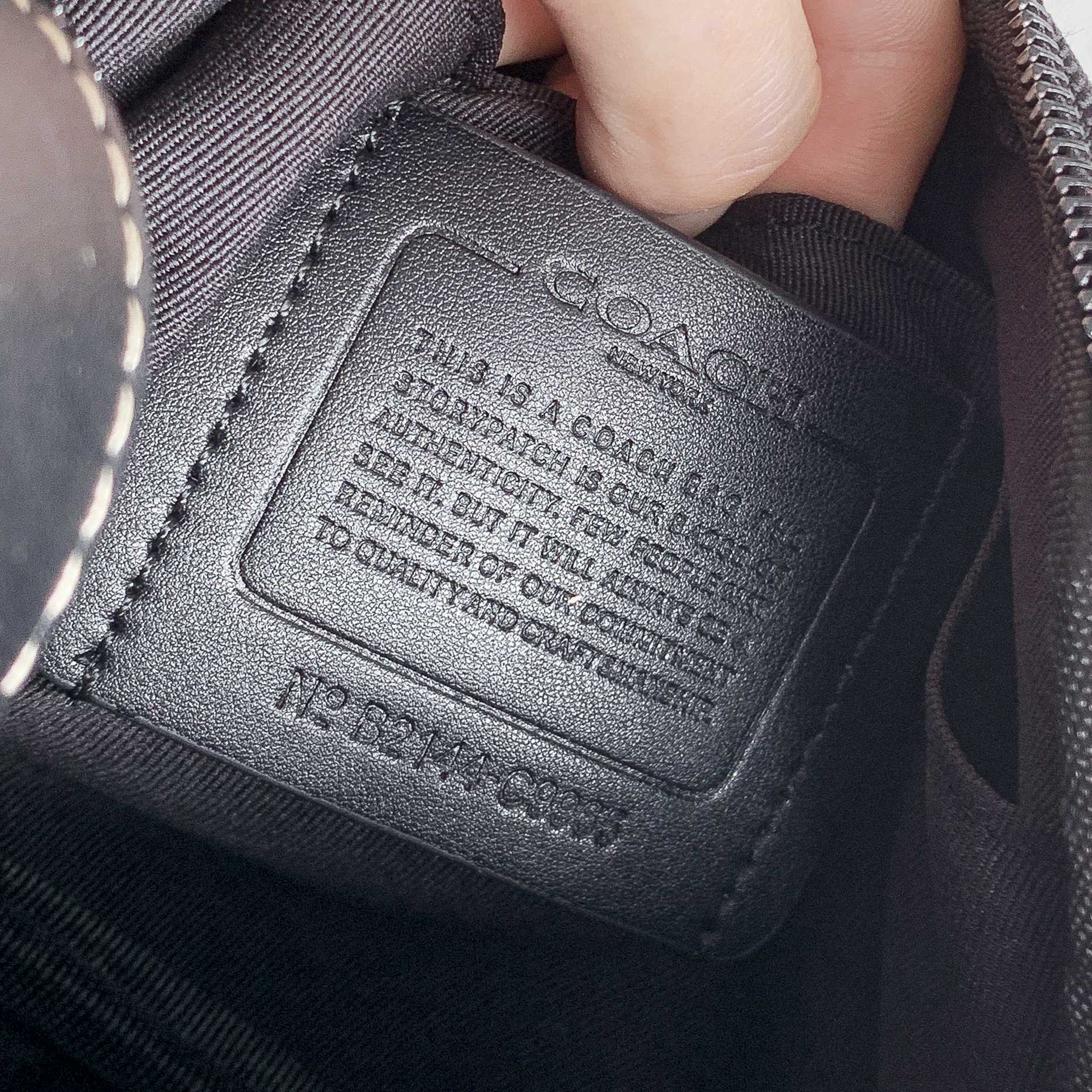 Coach 型号C9965 最新款C家奥莱款 款 男士单肩背斜挎包 新款比以前的相机包大一点