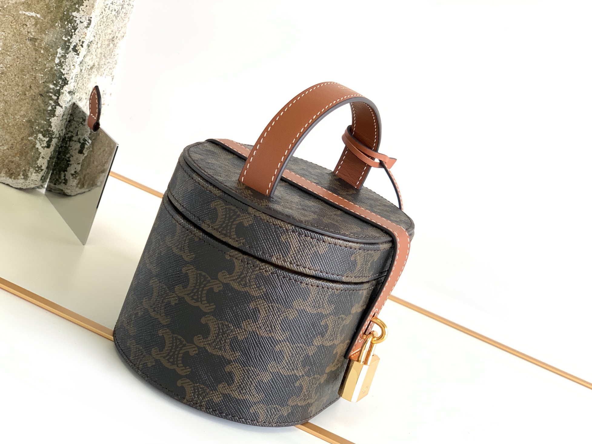 CELINE赛琳复古老花Vanity case手提椭圆立体化妆盒4M0932