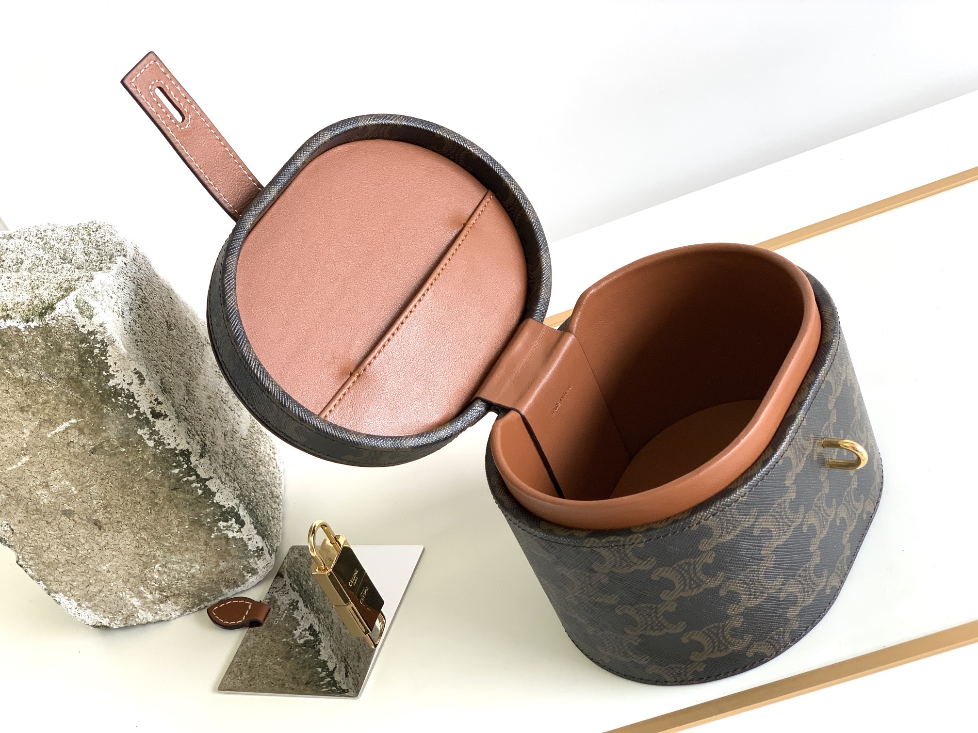 CELINE赛琳复古老花Vanity case手提椭圆立体化妆盒4M0932