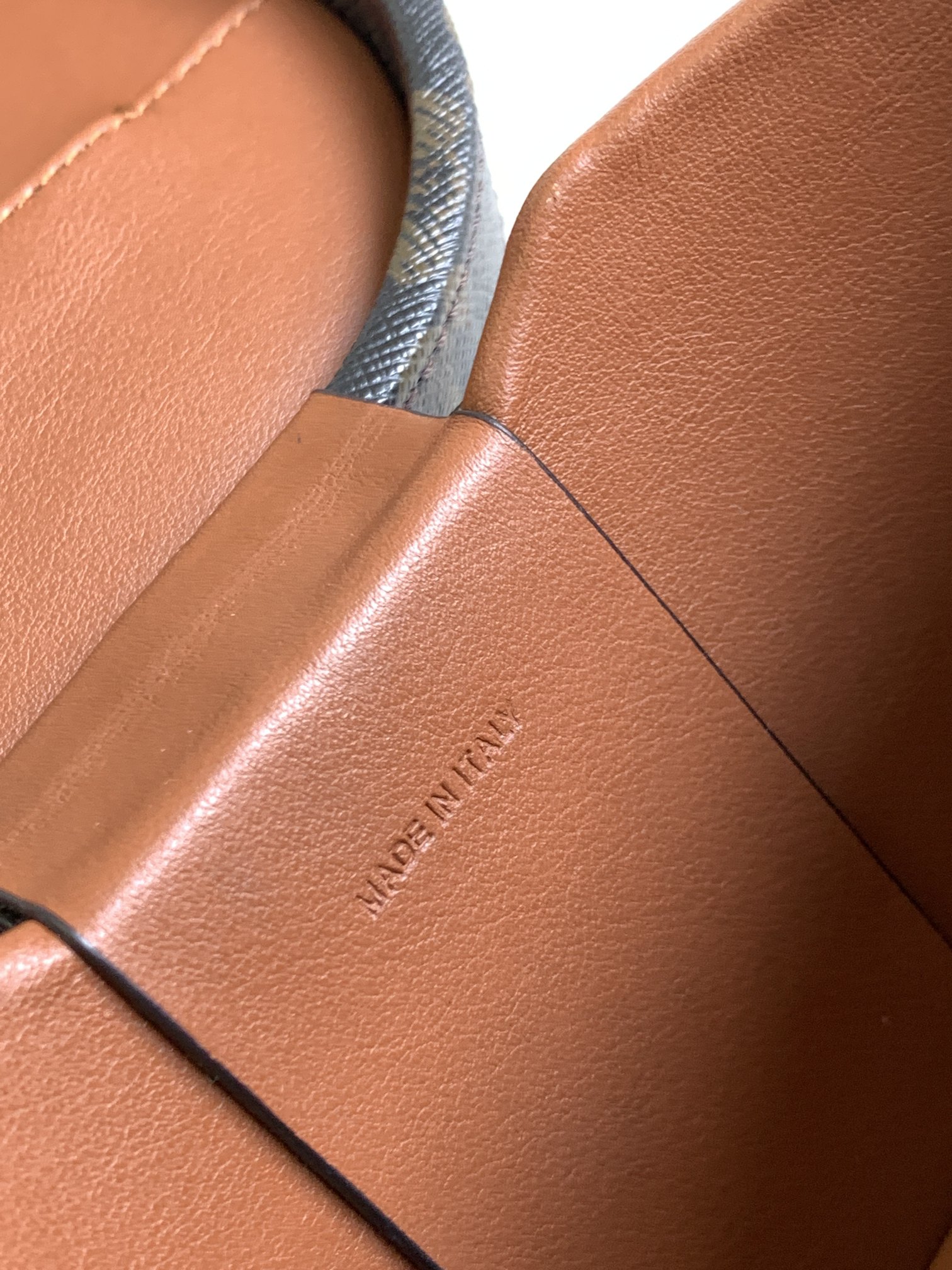 CELINE赛琳复古老花Vanity case手提椭圆立体化妆盒4M0932