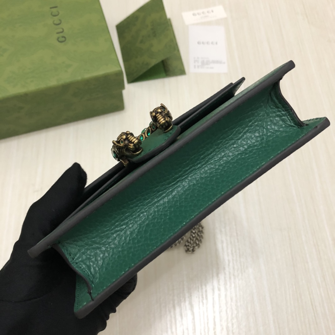 super mini的Q版酒神包♥️小，是她最大的亮点！！这款mini能放下iphone7 然后还有点空