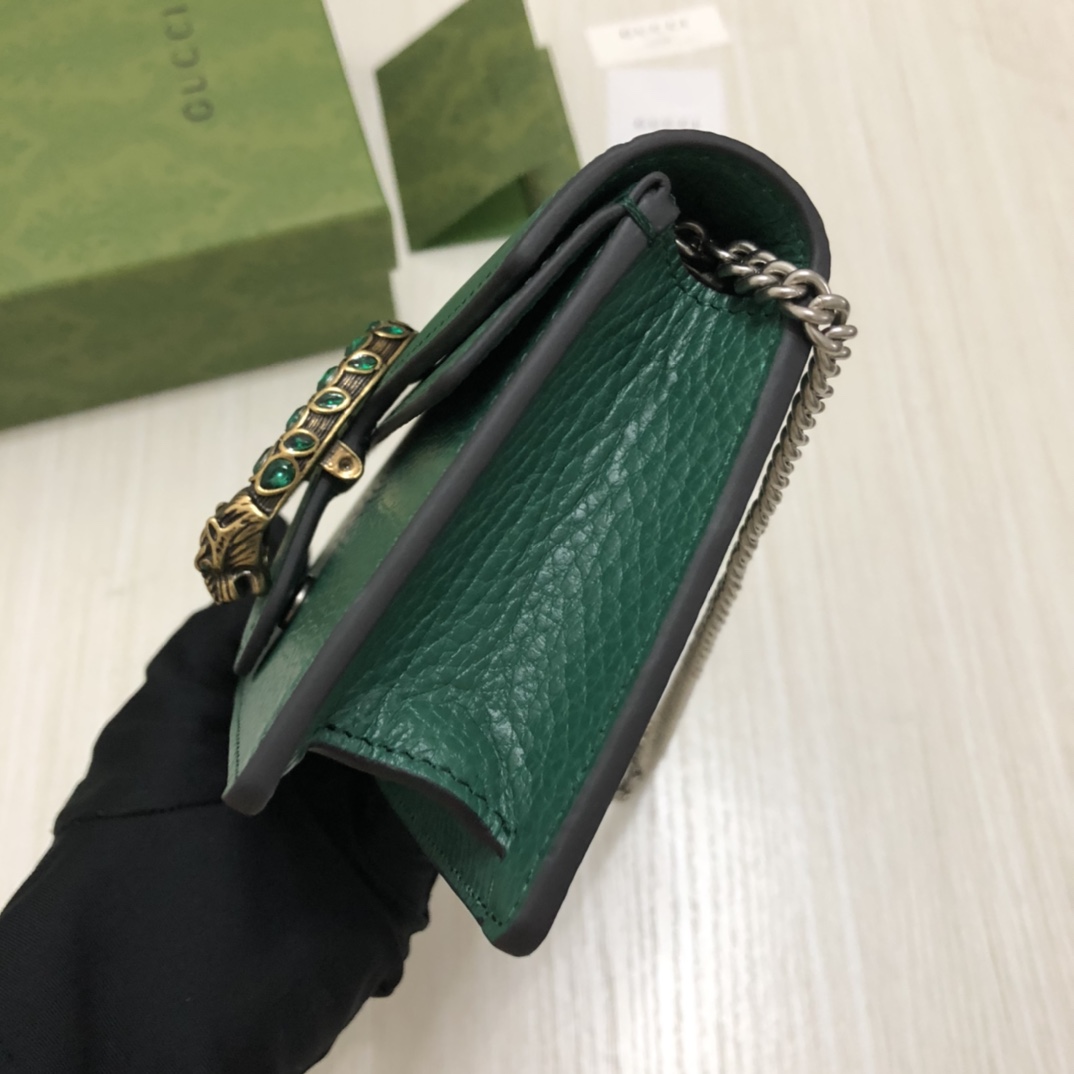 super mini的Q版酒神包♥️小，是她最大的亮点！！这款mini能放下iphone7 然后还有点空