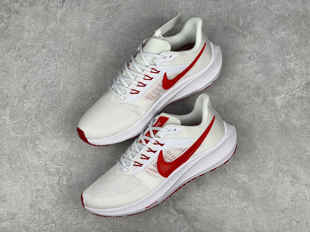 G0 公司级 NK Air Zoom Pegasus 39飞马系列 平台专供 原底原面 区分市面一切版本 飞马系列全新一代拥有 Zoom Air 中足搭配 Flywire 飞线 在高速运动时营造舒适稳定的贴合感 内置Zoon气垫加持
