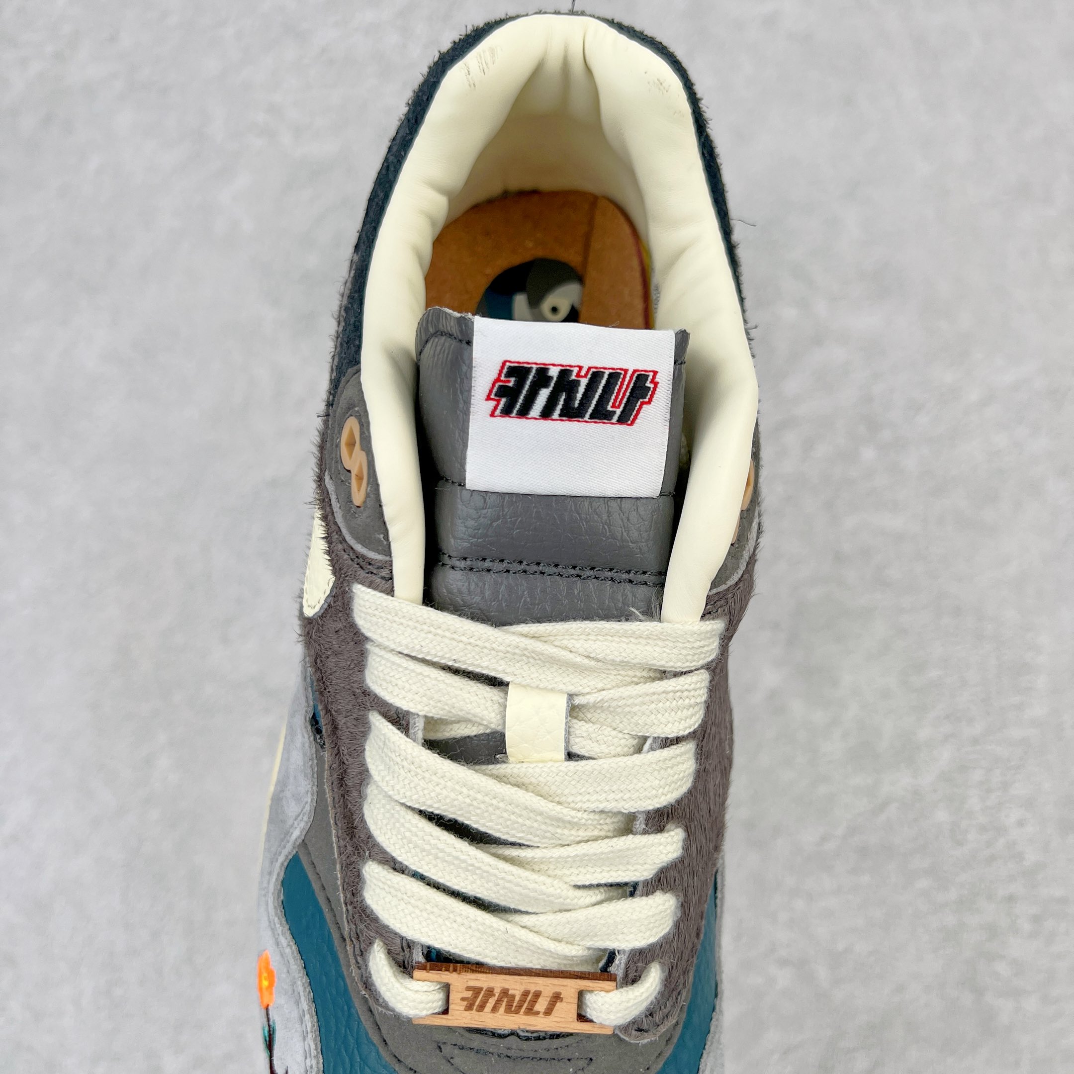 图片[5]-零售💰230 ＃超级福利‼NK Air Max 1 初代复古气垫慢跑鞋 DQ8475-001 由Tinker Hatfeld和Mark Parker在1987年设计 灵感来自于巴黎蓬皮杜中心 在参观了蓬皮杜中心之后提出了Air Max的标志性开窗可视气垫的理念 并将其实际开发成功 是NK史上第一双可视气垫跑鞋 凭借着Air Max气垫带来的舒适脚感和鞋面面料上的不断精进才使得Air Max 1在现如今都是复古慢跑鞋的首选 深厚的历史渊源 独特的流线形设计 极为复古的外观使得它深受鞋迷的喜爱 SIZE：36 36.5 37.5 38 38.5 39 40 40.5 41 42 42.5 43 44 44.5 45 46 47.5 编码：by2936030-运动鞋