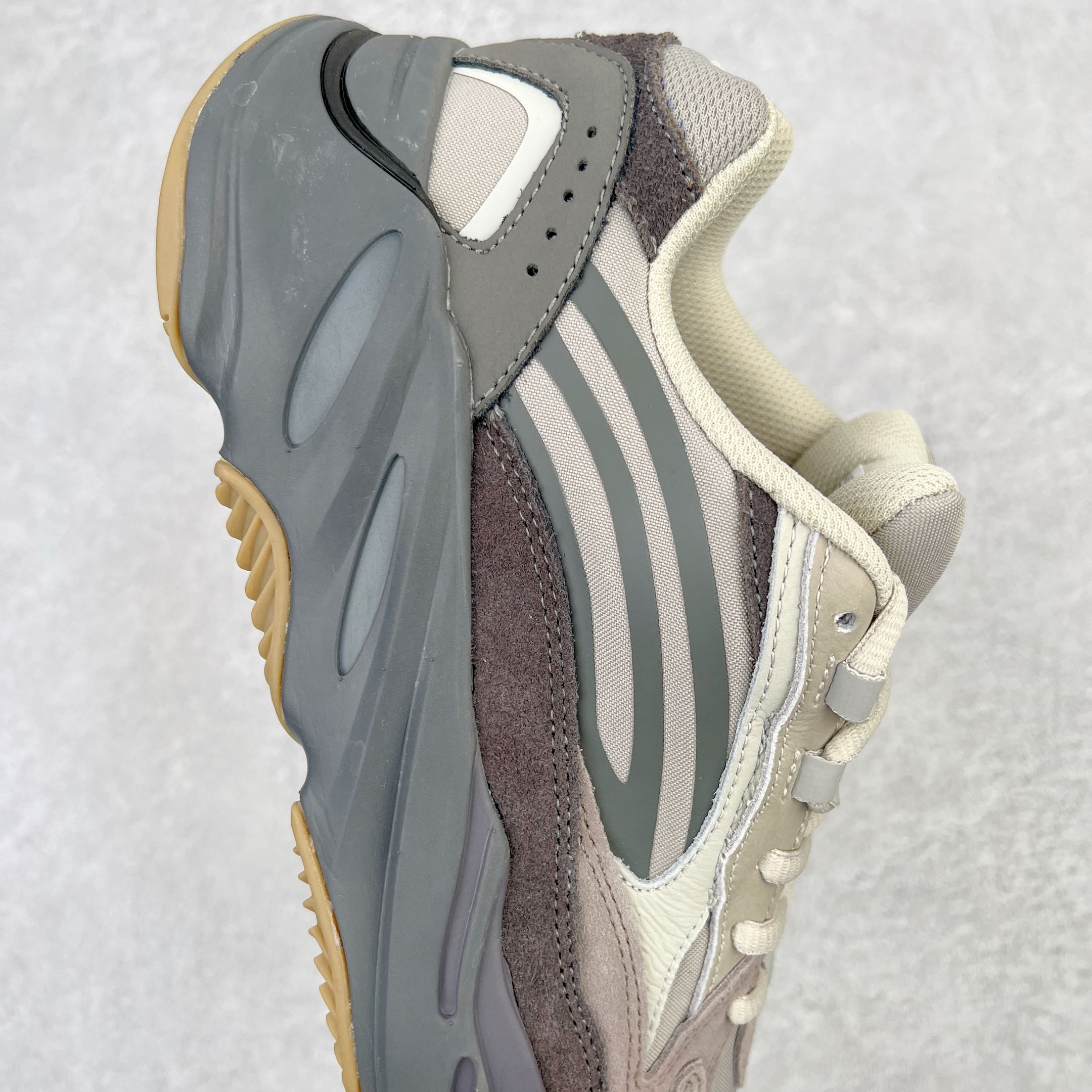 Adidas Yeezy Boost Runner 700 Adidas Yeezy Boost Runner 700