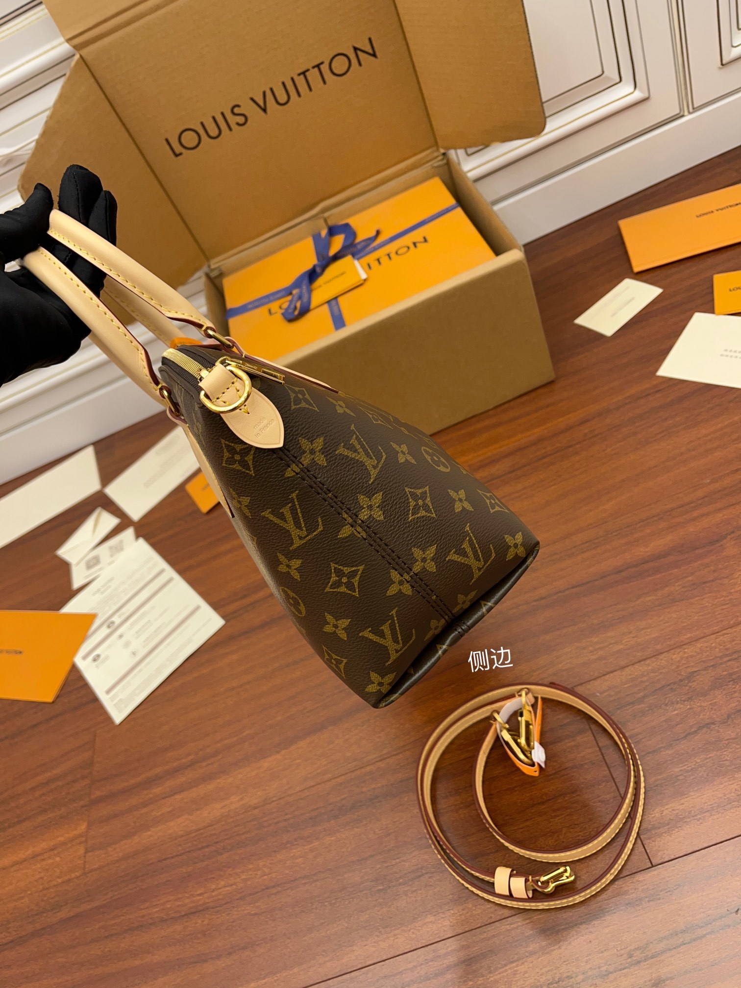 独家首发型号M45986特级加强版品质提升.专柜同步电子芯片内码礼品袋保护纸铜版电子标签合格证皮料是正品