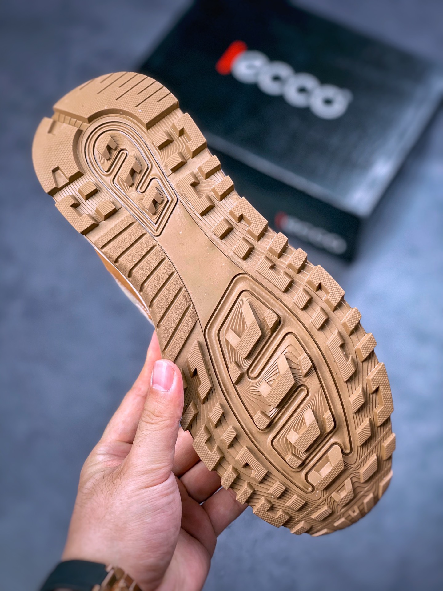 240 ECCO 爱步 黄景瑜同款休闲小皮鞋 采用头层小牛皮清晰质感