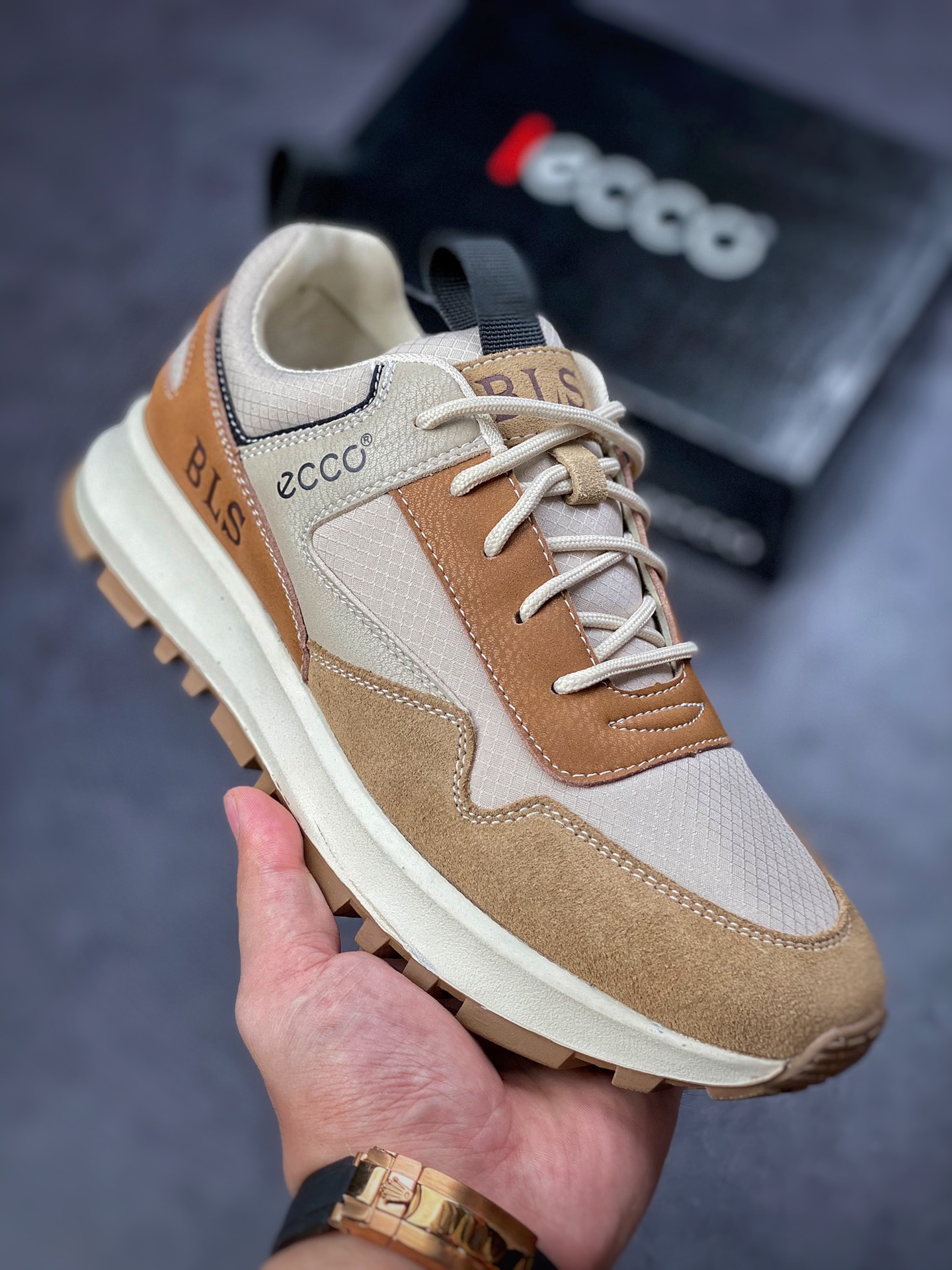 240 ECCO 爱步 黄景瑜同款休闲小皮鞋 采用头层小牛皮清晰质感