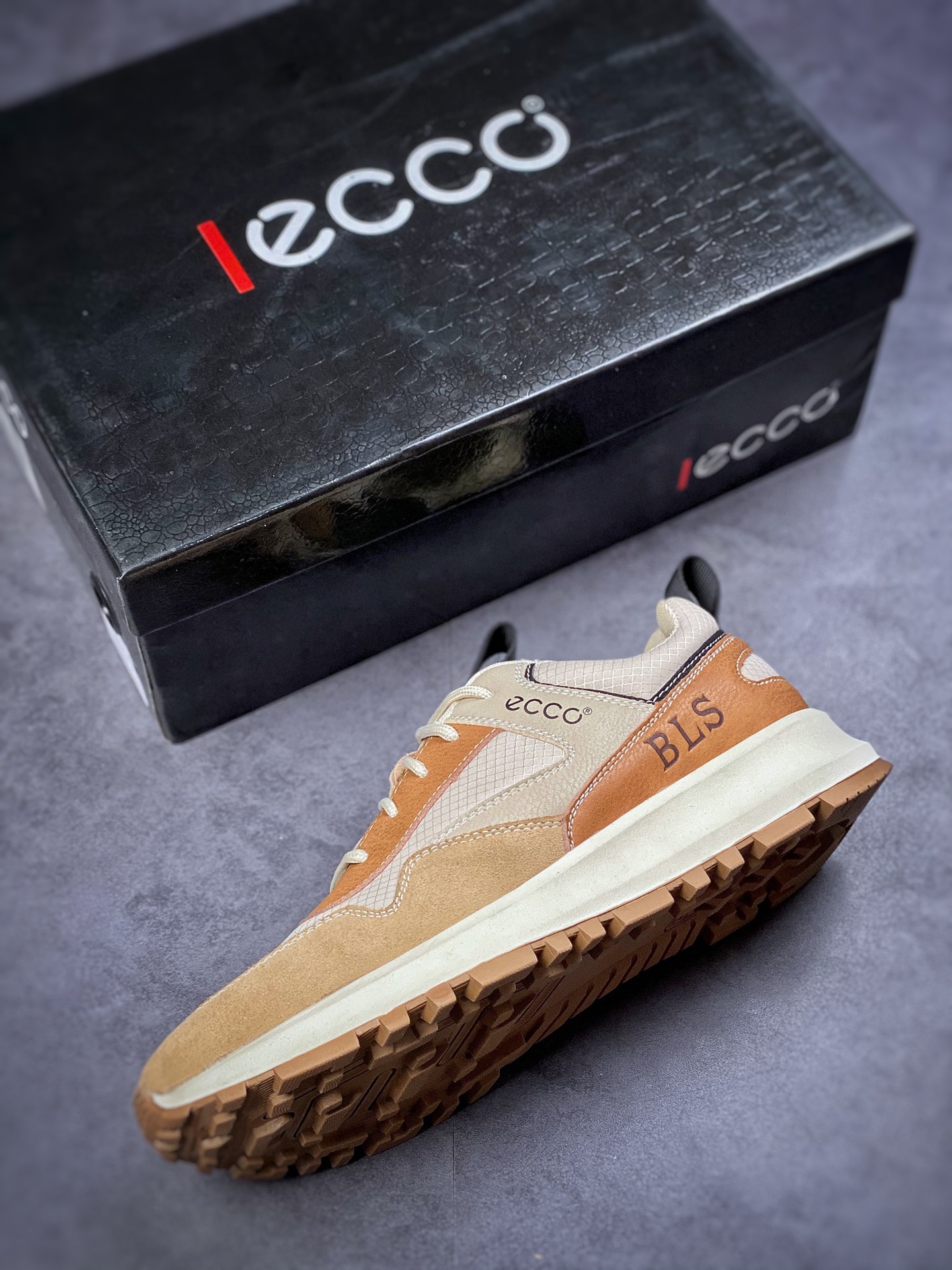 240 ECCO 爱步 黄景瑜同款休闲小皮鞋 采用头层小牛皮清晰质感