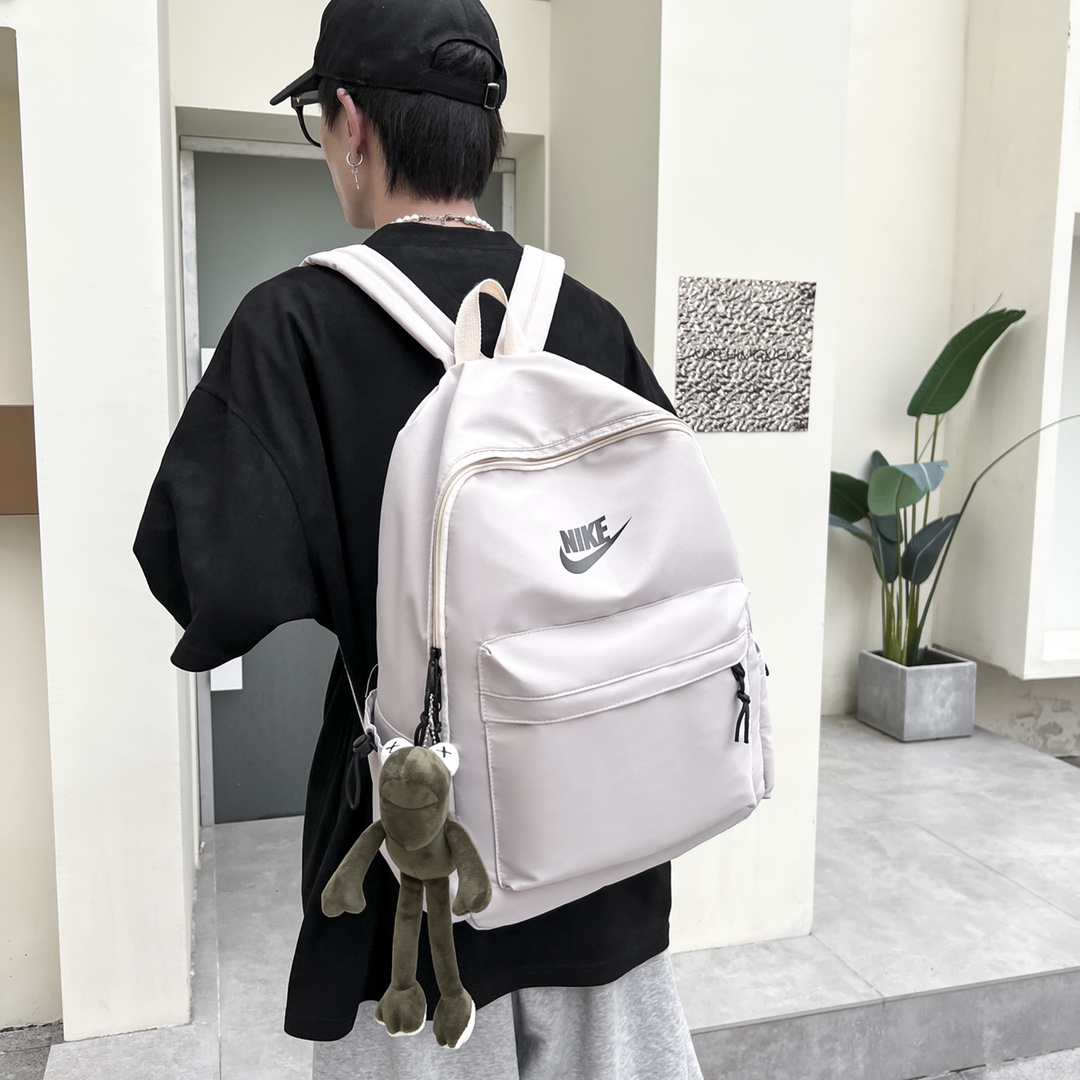 供货价:63💰开学季背包🎒原单好货,原包装吊牌， NIKE耐克 PUMA彪马 男女简约百搭休闲双肩包小清新背包时尚大容量高中大学生书包 尺寸:44×30×15