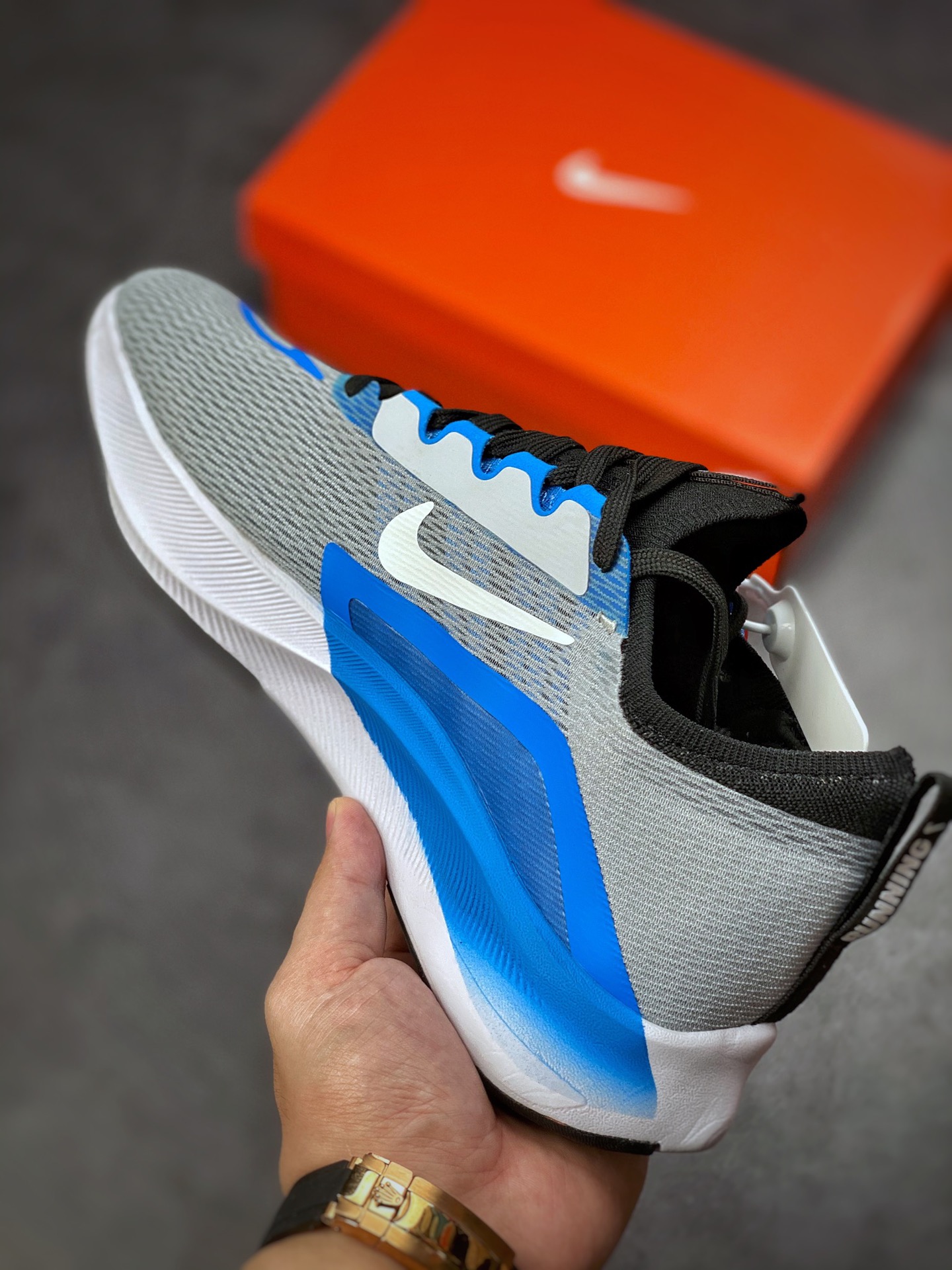 260 Nike Zoom Fly 4 耐克男子超弹碳板跑步鞋 CT2392-005