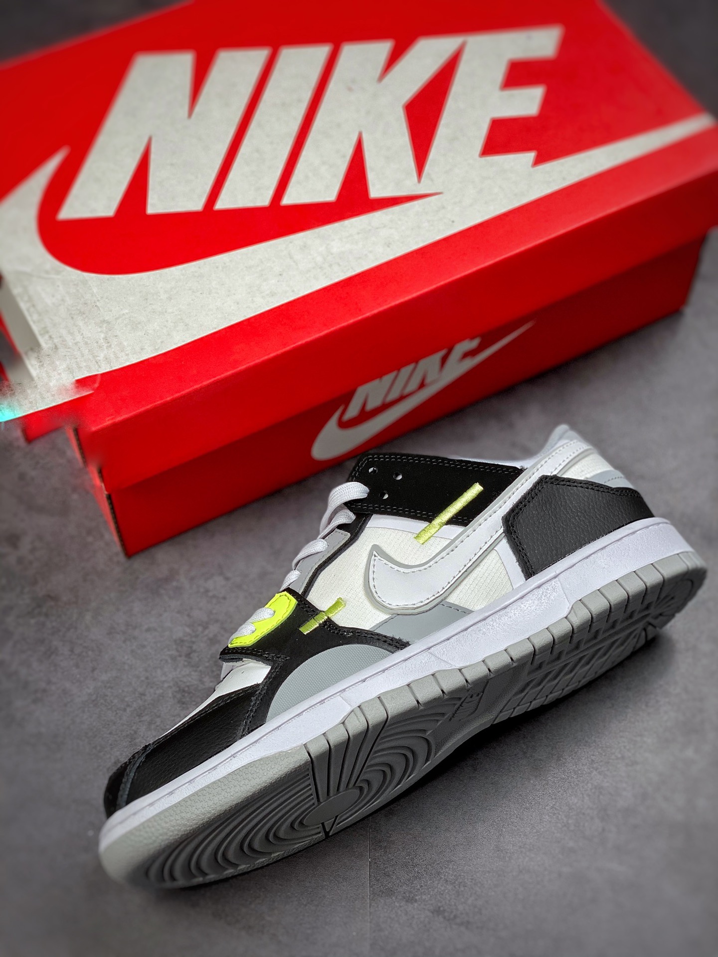 240 Nike Dunk Scrap ”Shapeless, Formless, Limitless” 复古休闲板鞋  DC9723-001