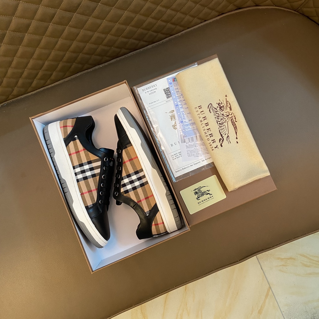 I5 巴宝莉 Burberry 经典休闲鞋2022 休闲运动男鞋，懒人套脚板鞋 帆船鞋 全新米兰时装时尚的设计，完美做工，原版复刻 霸气花纹 材质：头层磨砂牛皮柔软舒适，羊皮鞋垫，适合户外青年跑步户外司机驾车鞋 套脚方便 懒人乐福首选原版橡胶耐磨大底，男鞋