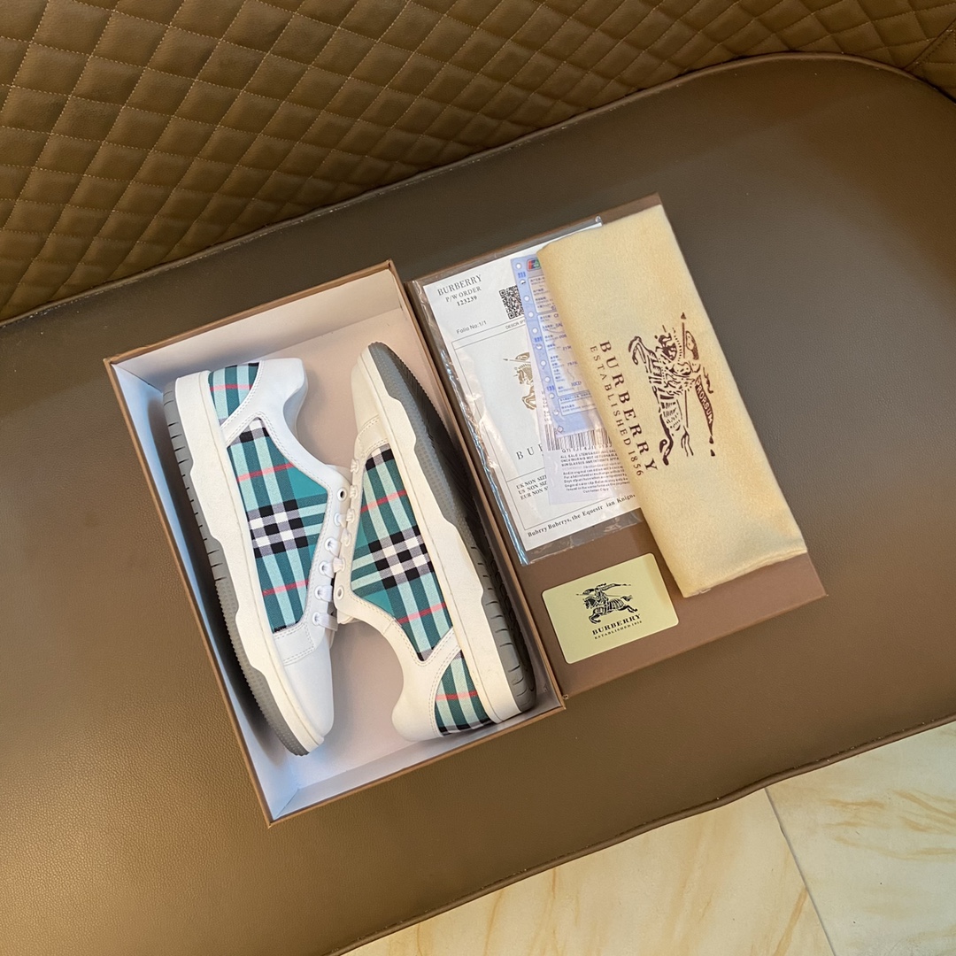 I5 巴宝莉 Burberry 经典休闲鞋2022 休闲运动男鞋，懒人套脚板鞋 帆船鞋 全新米兰时装时尚的设计，完美做工，原版复刻 霸气花纹 材质：头层磨砂牛皮柔软舒适，羊皮鞋垫，适合户外青年跑步户外司机驾车鞋 套脚方便 懒人乐福首选原版橡胶耐磨大底，男鞋