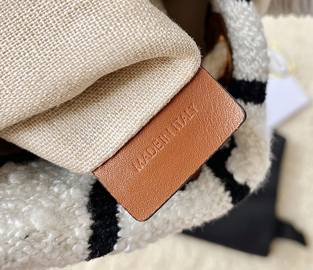 CELINE赛琳TEEN CELINE通体印花织物牛皮革抽绳包196532