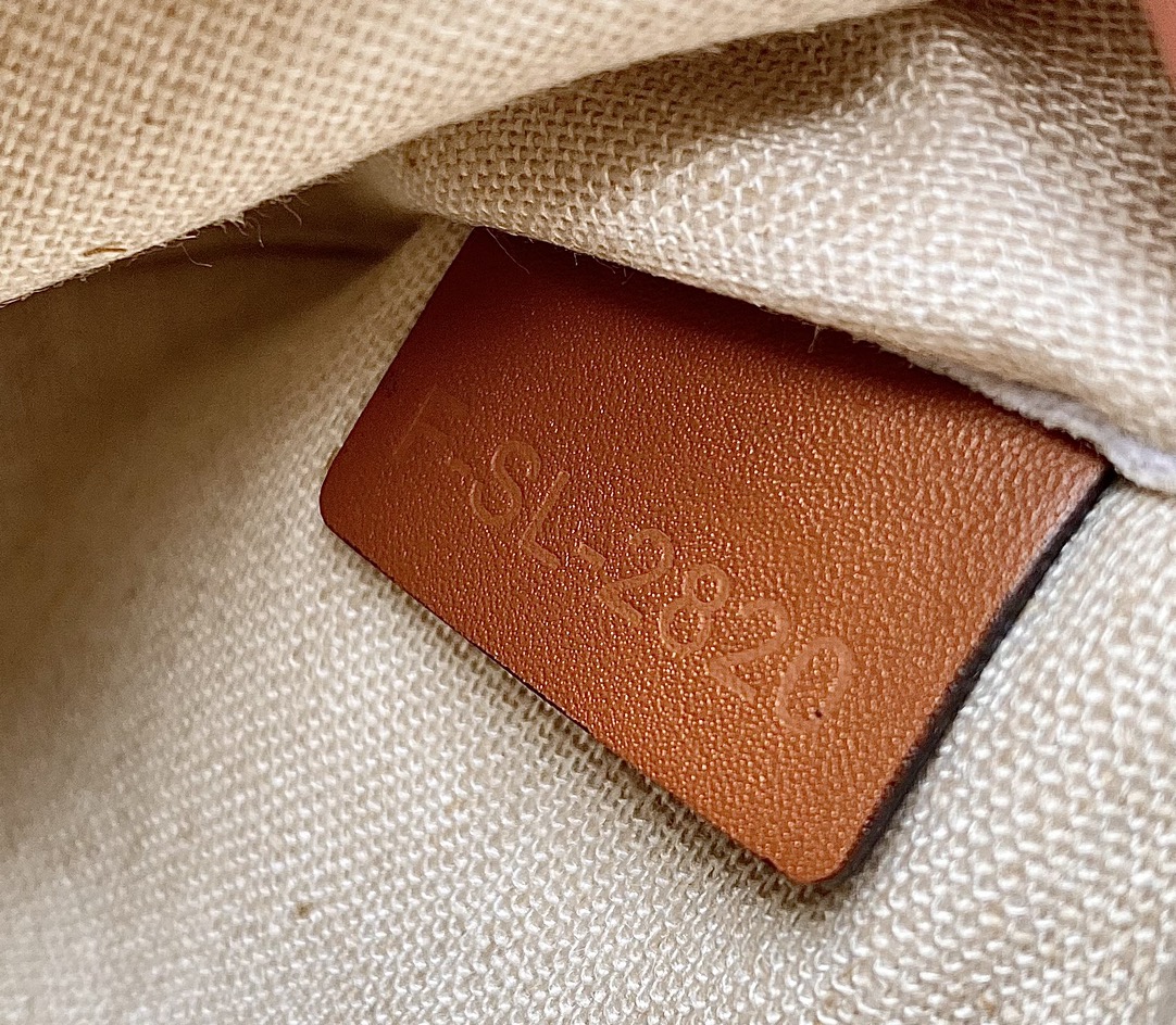 CELINE赛琳黑白字母织物AVA手袋193953