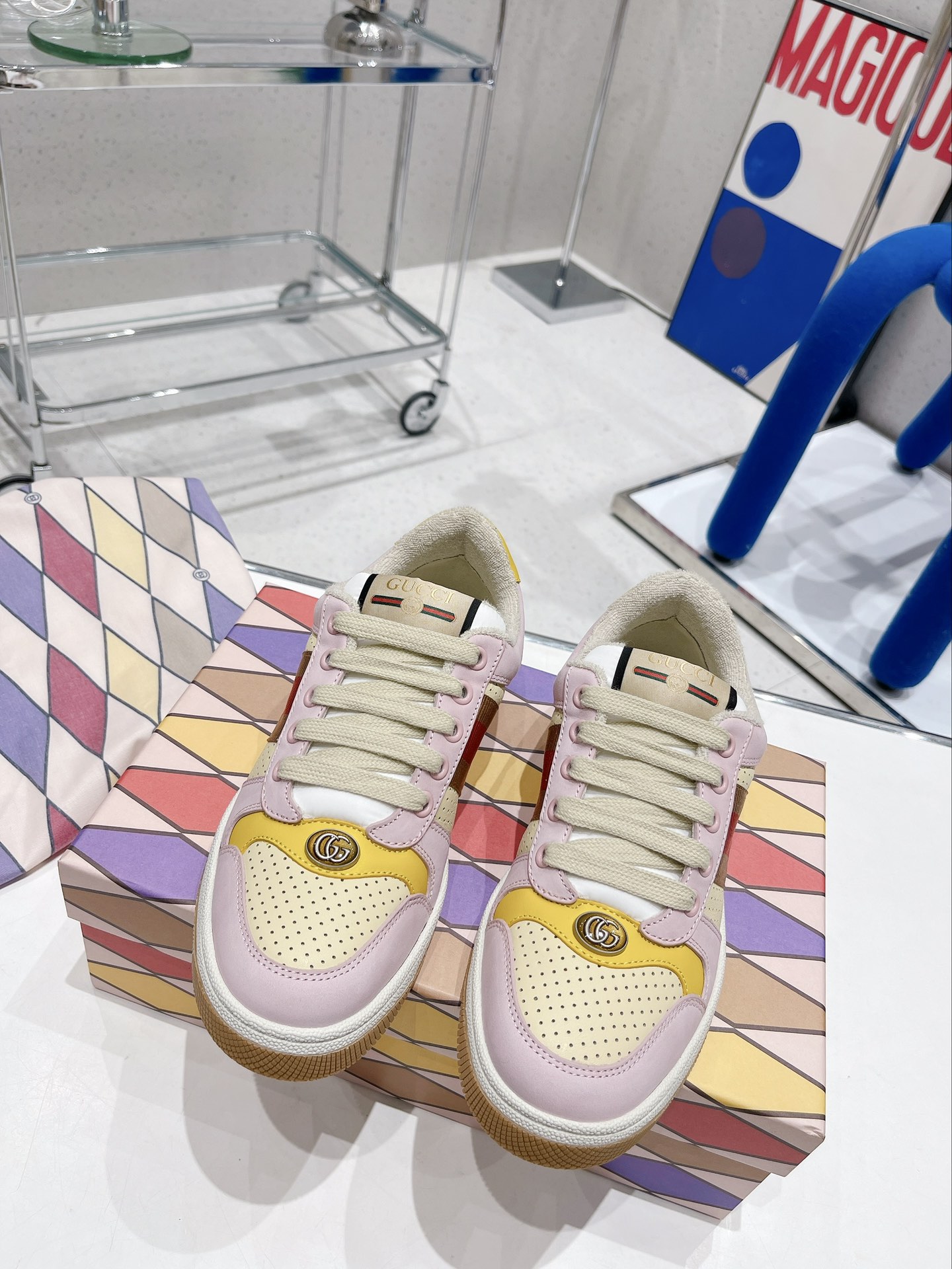 NO:173277,Gucci latest Lovelight series couples small dirty shoes casual shoes original high-end customization classic upgrade Latest macaron color scheme, candy powder color scheme, blingbling glitter rainbow color scheme, super sweet and refreshing matching Frosted leather/cowhide splicing fabric, towel breathable and delicate cloth, foot pad latex injection molding integrated, private molded steel stamping two-color original TPU sole (lower layer wide, upper layer narrow) Women's model 35-40 regular size men 39-44, casual shoes/sports shoes, gucci, gucci, sneakers, cowhide19860909Gucci古驰 最新Lovelight系列情侣款小脏鞋休闲鞋 原版高端定制 经典升级 最新马卡龙配色,糖果粉配色,blingbling闪粉彩虹配色,超级甜蜜清爽的搭配 磨砂皮/牛皮拼接面料,毛巾透气细腻布里,垫脚乳胶注塑一体,私模钢印双色原版TPU大底(下层宽,上层窄) 女款35—40正码男39-44,休闲鞋/运动鞋,gucci,gucci,sneakers,cowhide,Women's Shoes