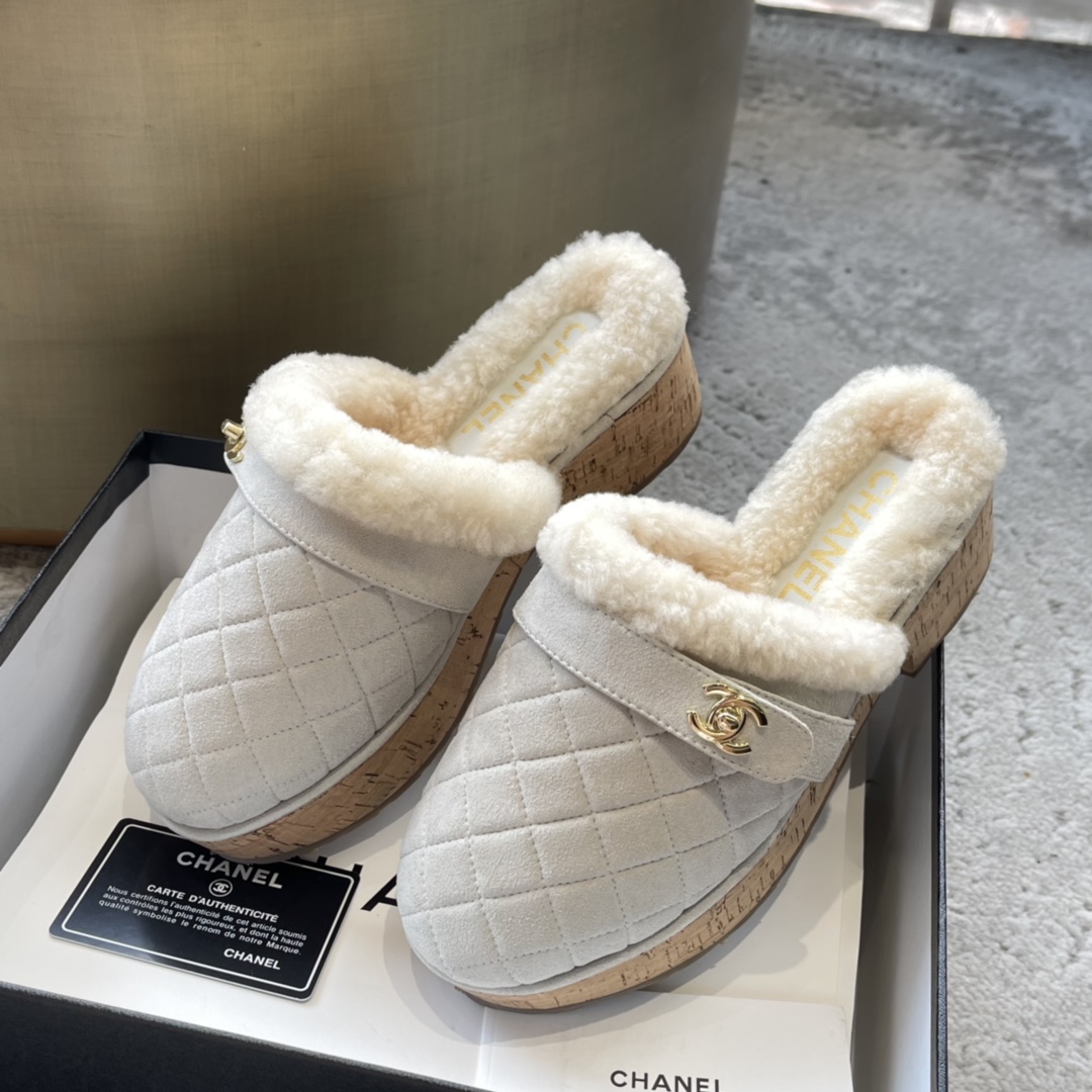 CHANEL Wool Slippers Quilted Lambswool Wool Curl Lining Rubber Anti-Slip Sole Boutique Packaging