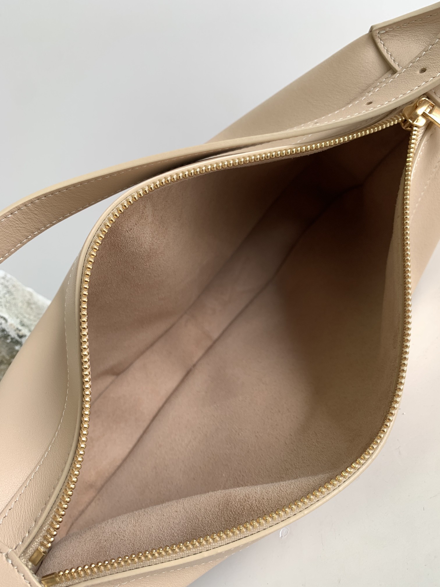 CELINE赛琳秋冬系列秀款Romy牛皮手袋197443